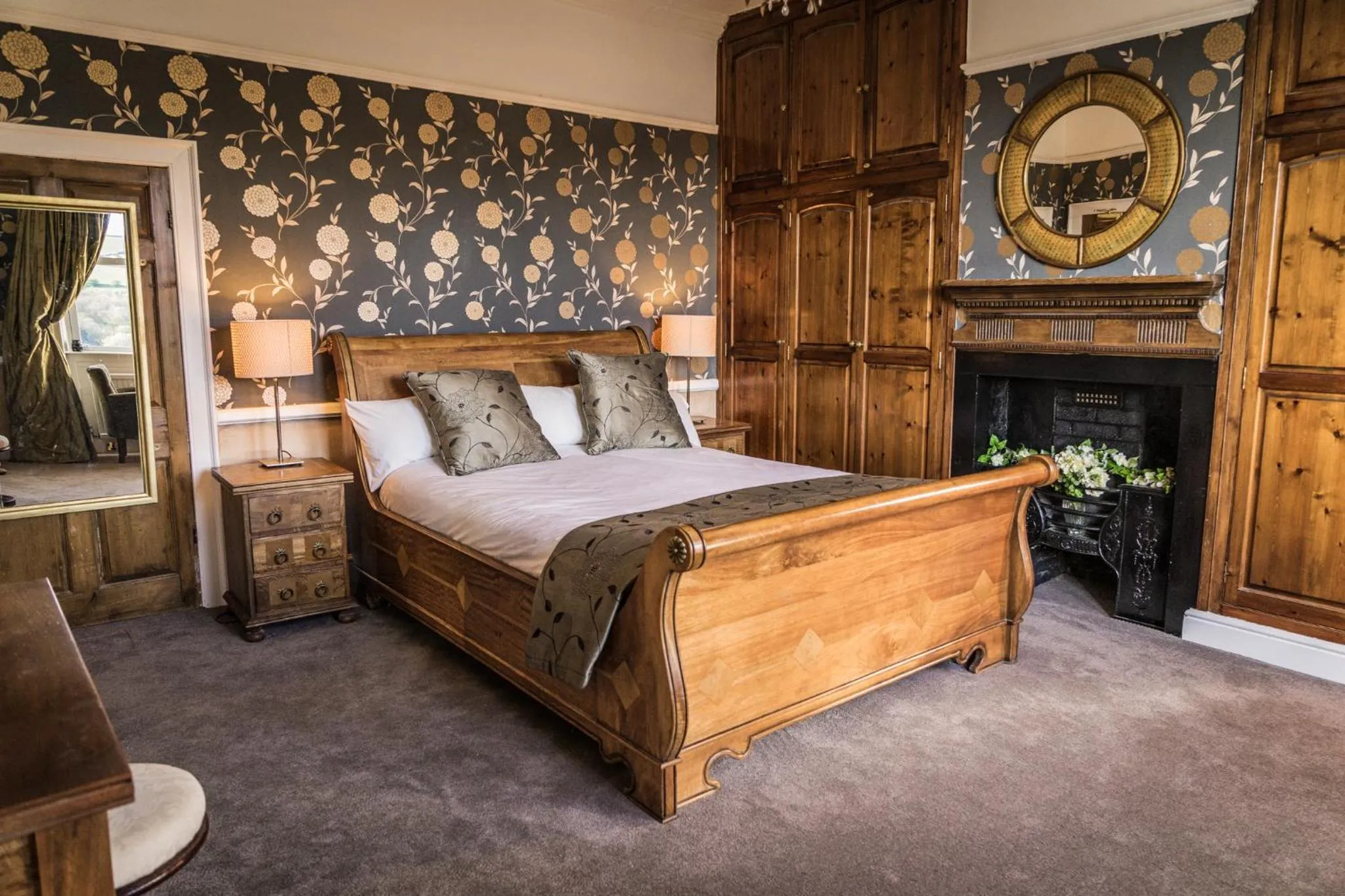 Bedroom, Bed in Shibden Hall View