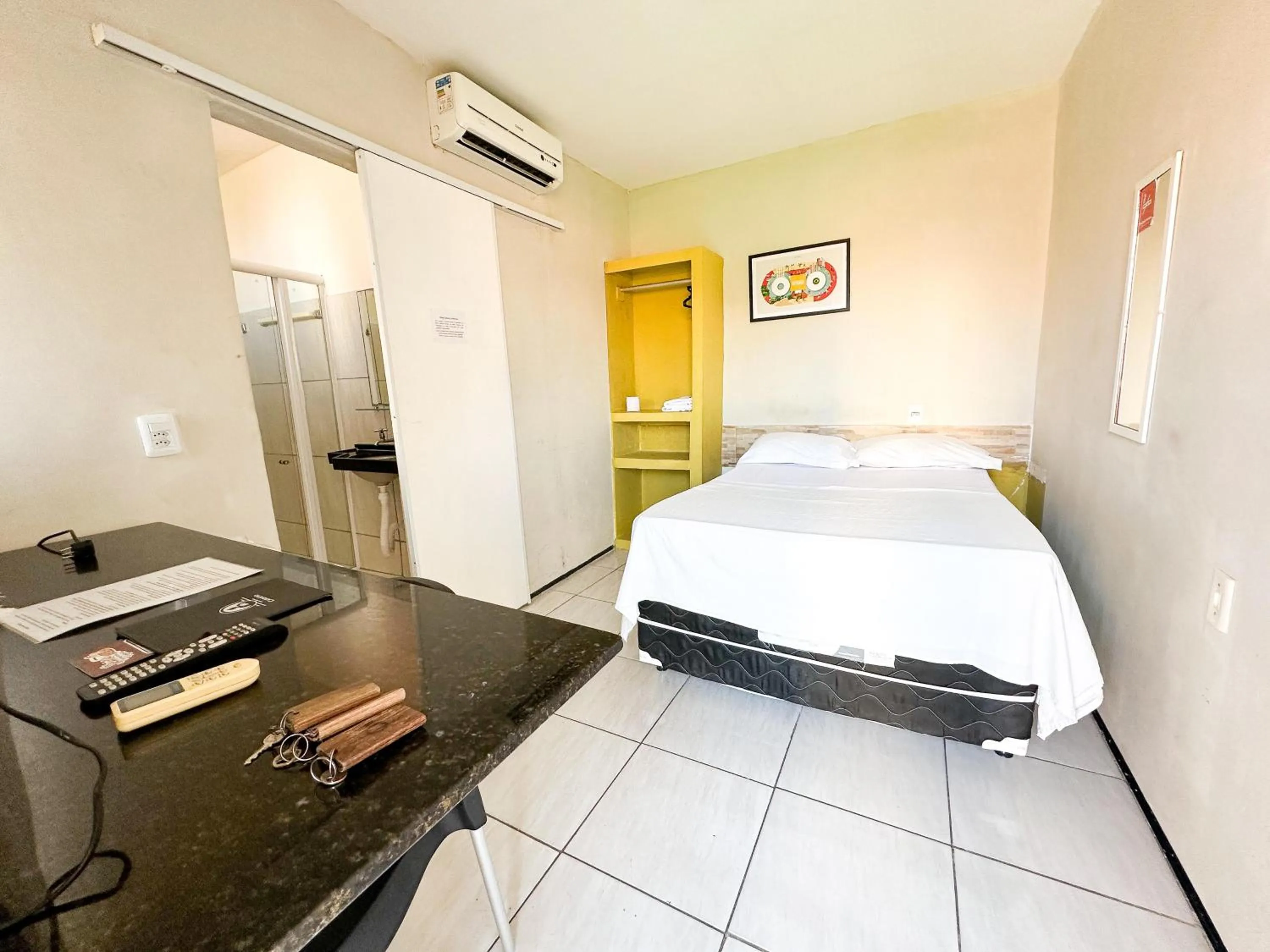 Property building, Bed in Hotel Oiticica