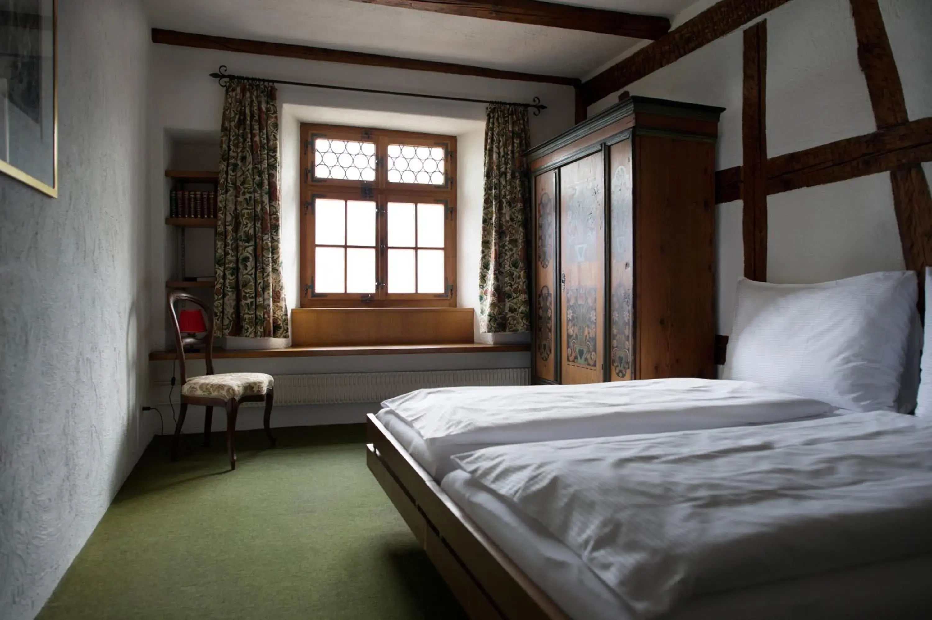 Double Room with Private Shower and Shared Toilet in Flyhof Double Room with Private Shower and Shared Toilet in Flyhof