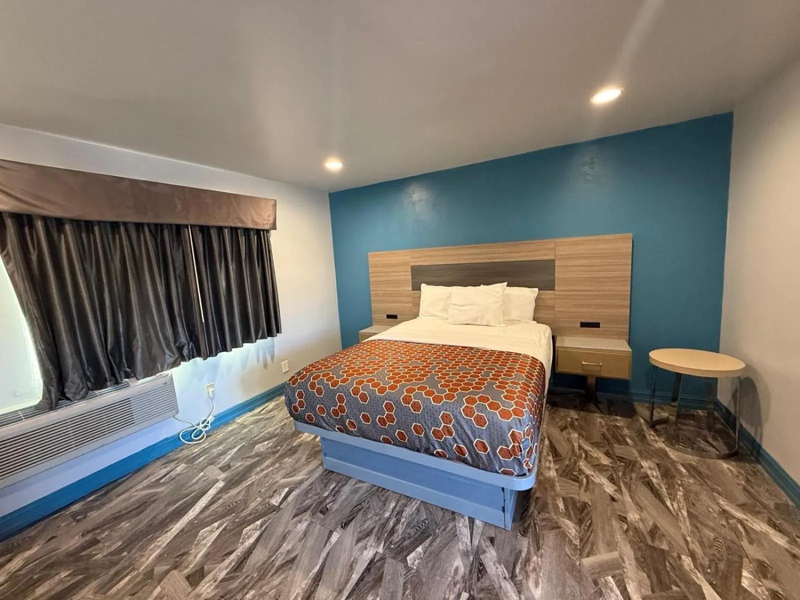 Bedroom, Bed in Travel Inn Motel