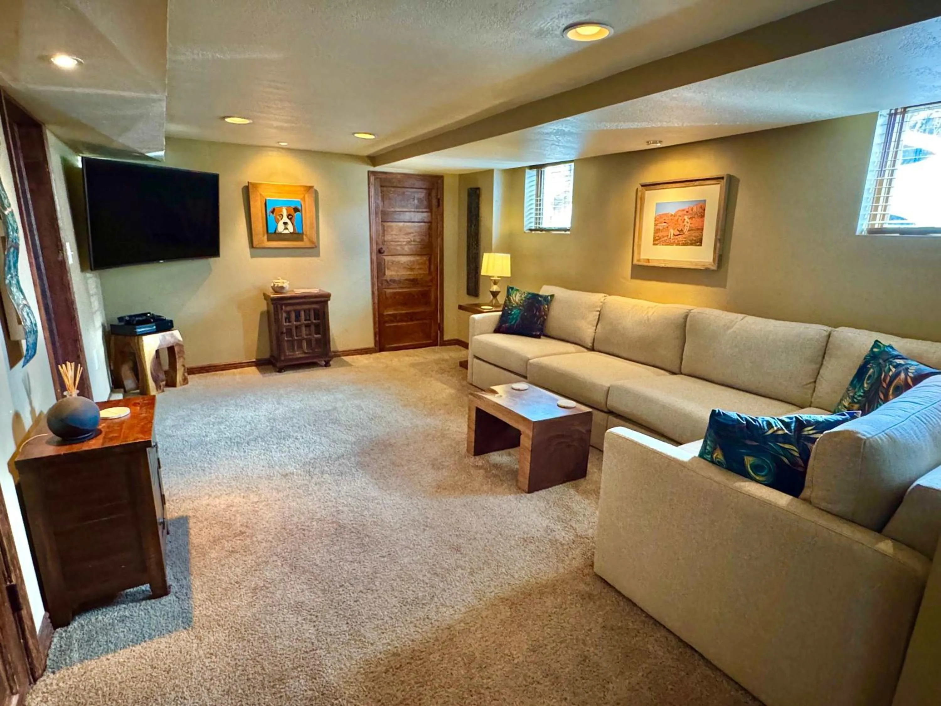 TV and multimedia in 6-Bedroom Tudor in the Downtown Historic District