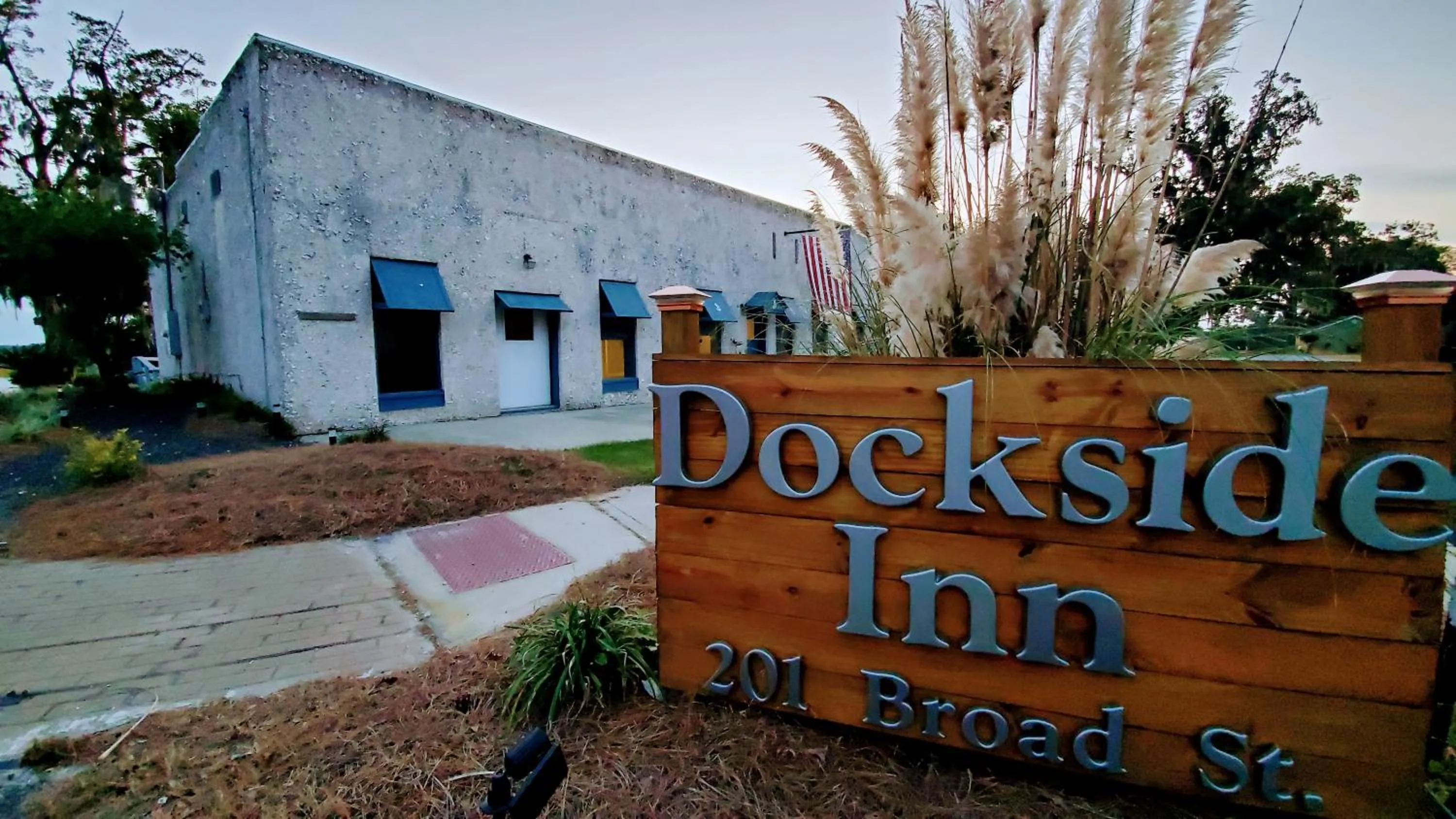 Darien Dockside Inn