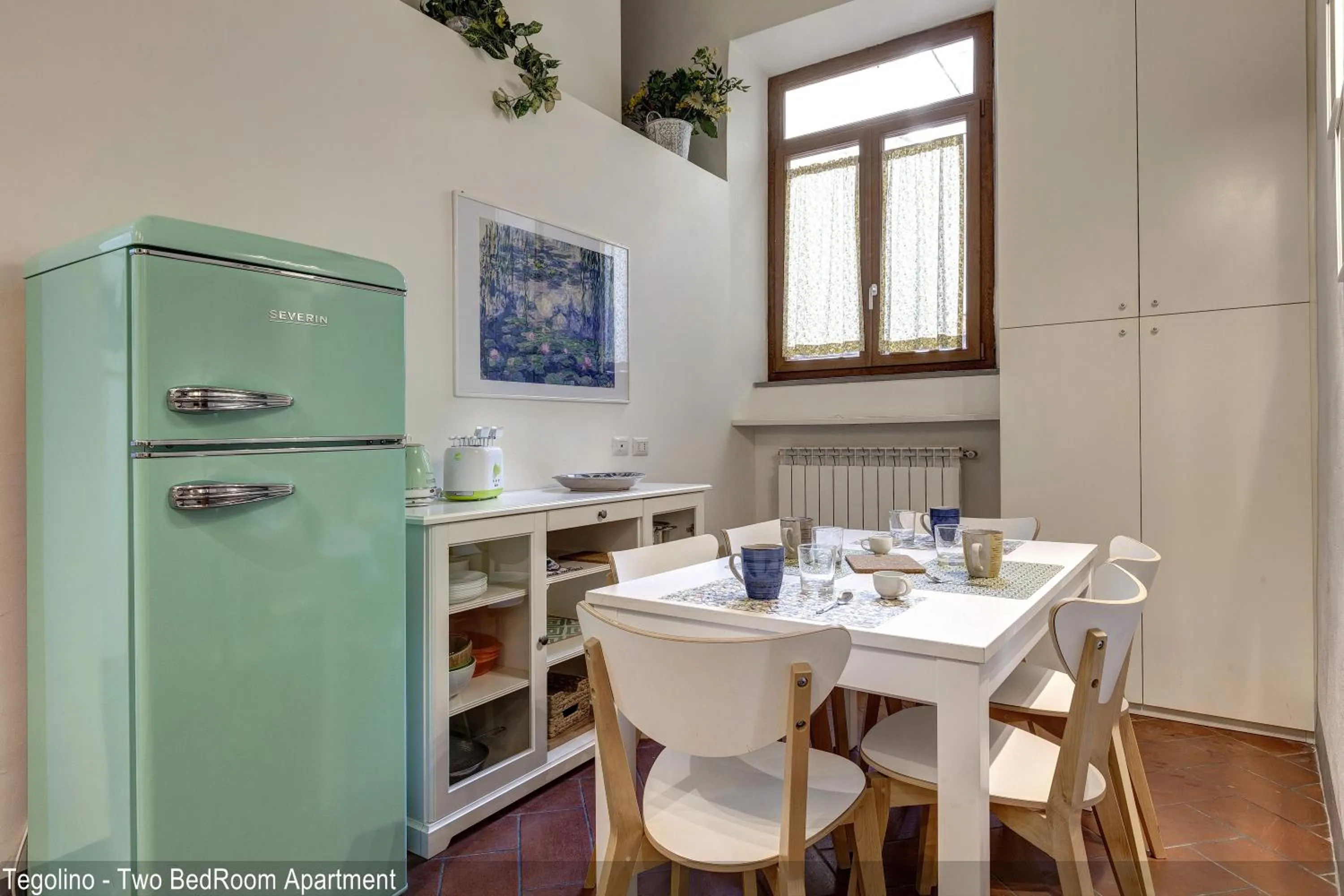 Dining area in Tegolaio Apartments by Mamo Florence