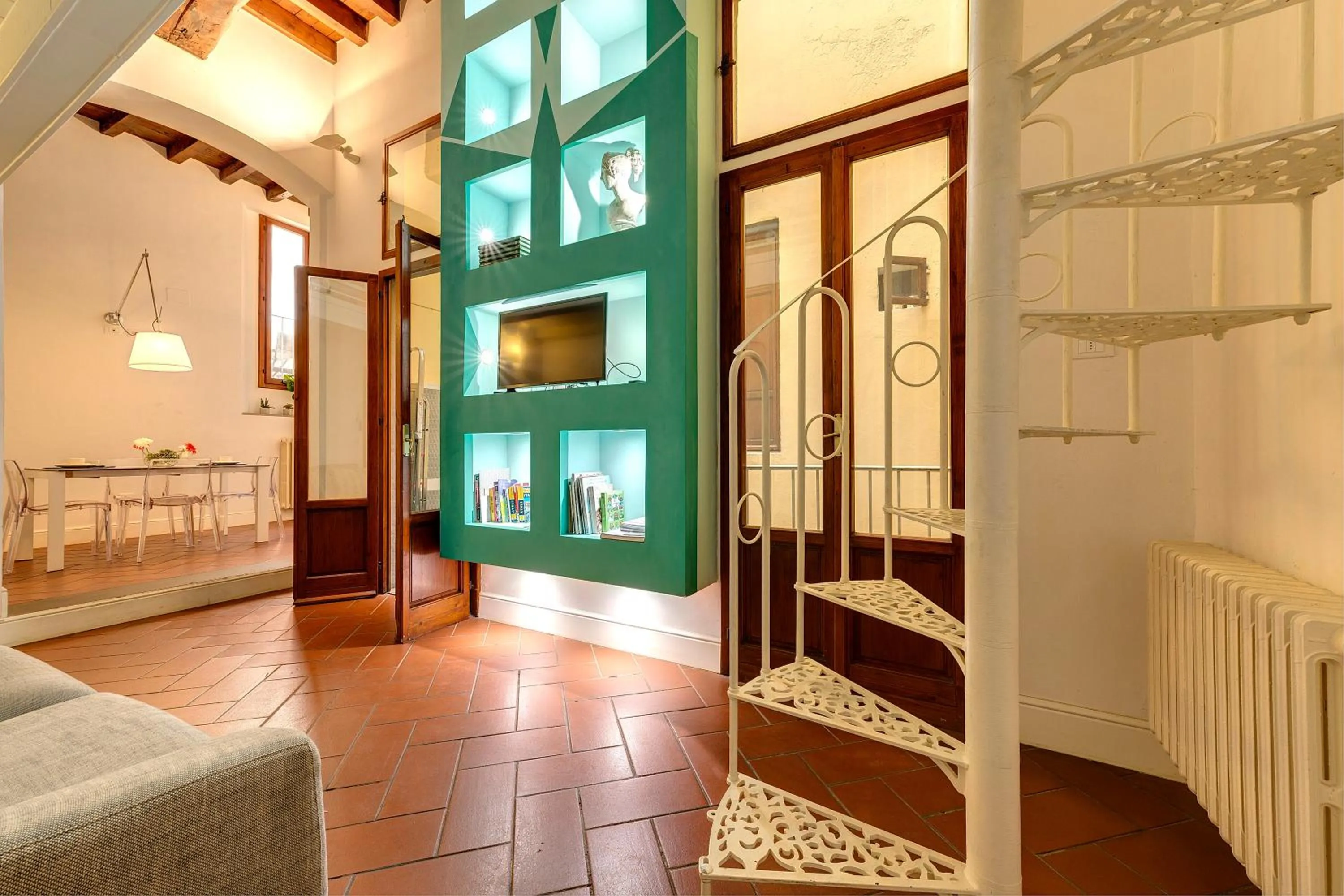 Living room in Tegolaio Apartment by Mamo Florence