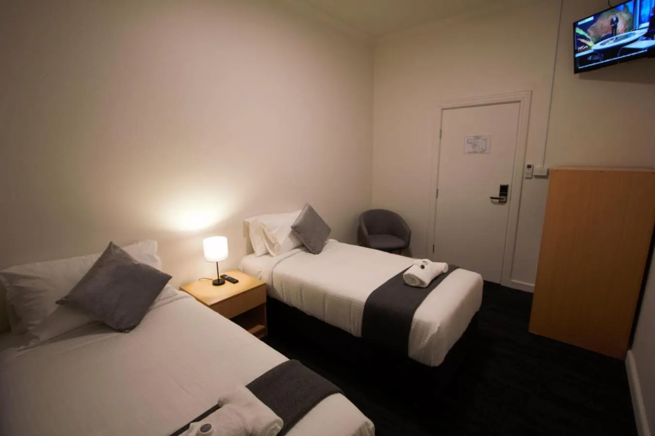 TV and multimedia, Bed in Sydney Junction Hotel