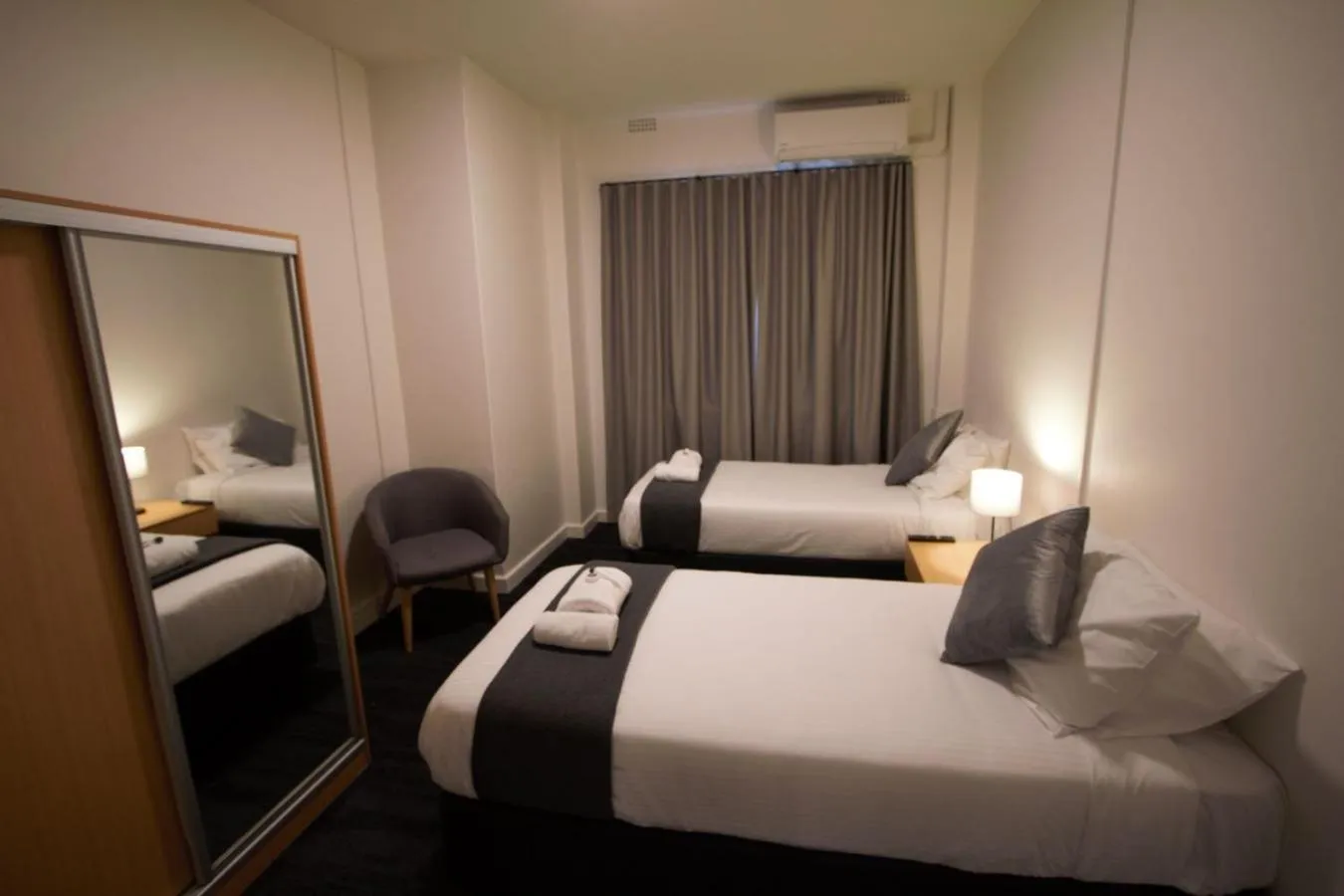 air conditioner, Bed in Sydney Junction Hotel