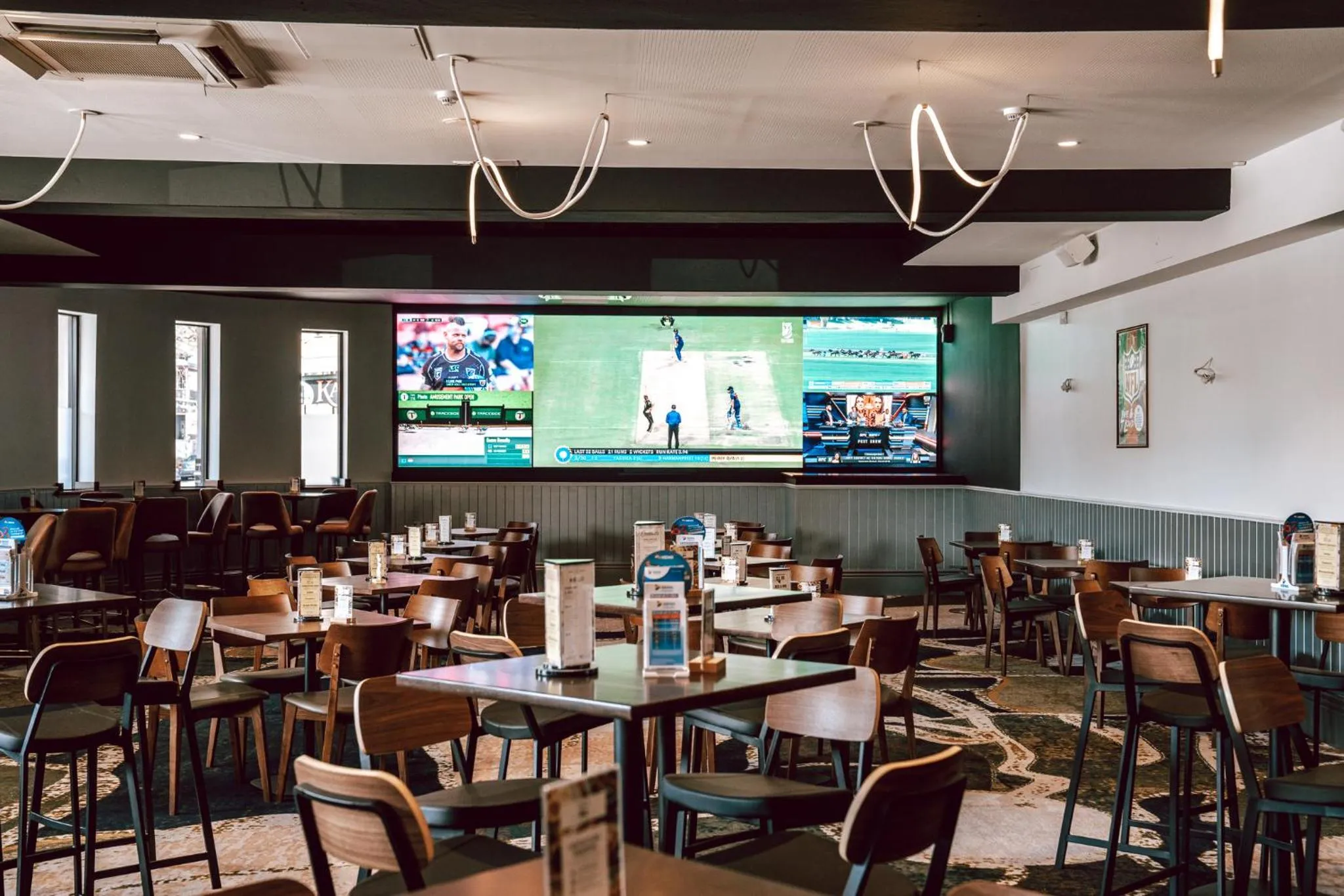 Restaurant/places to eat in Sydney Junction Hotel