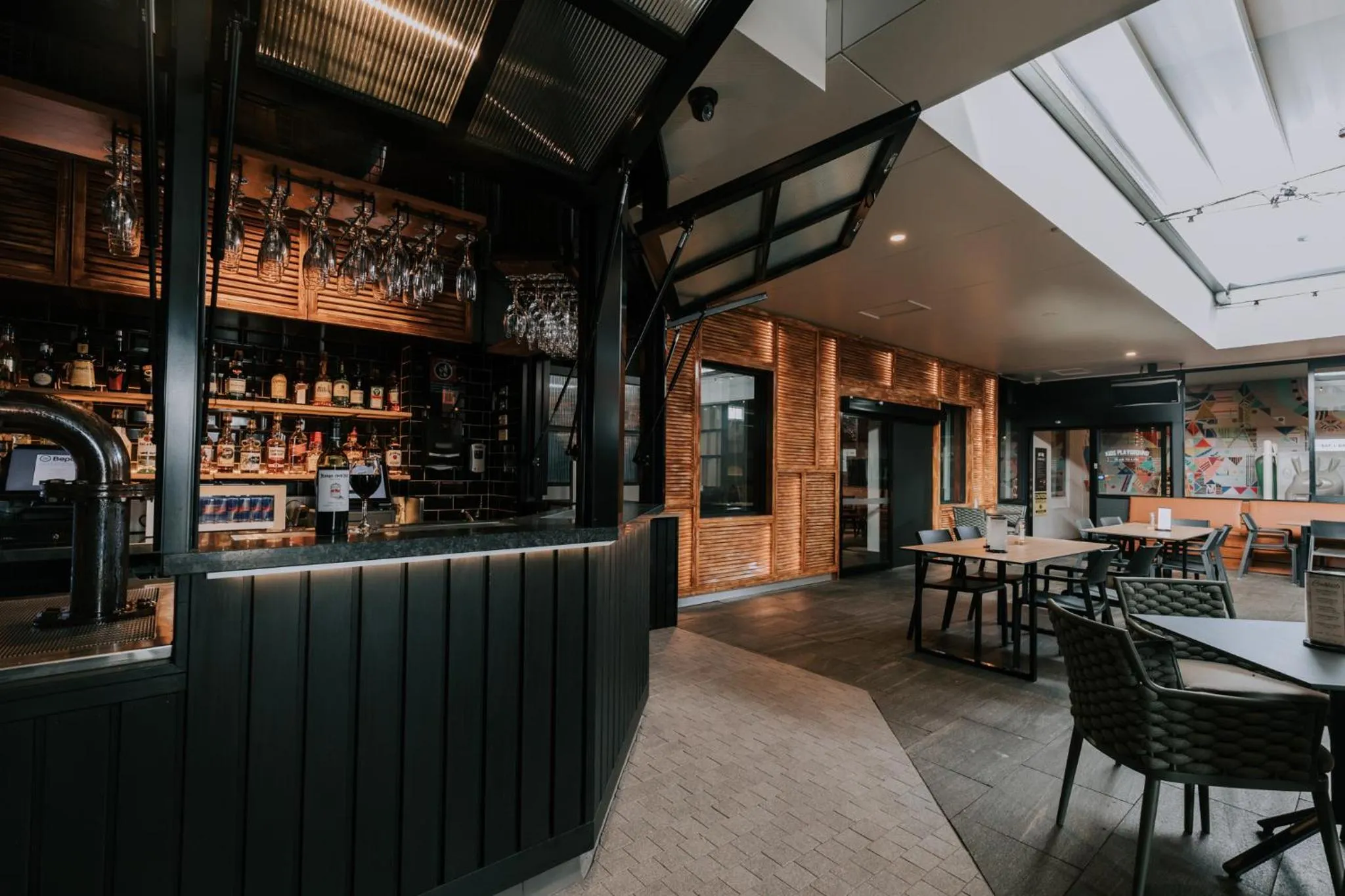 Restaurant/places to eat in Sydney Junction Hotel