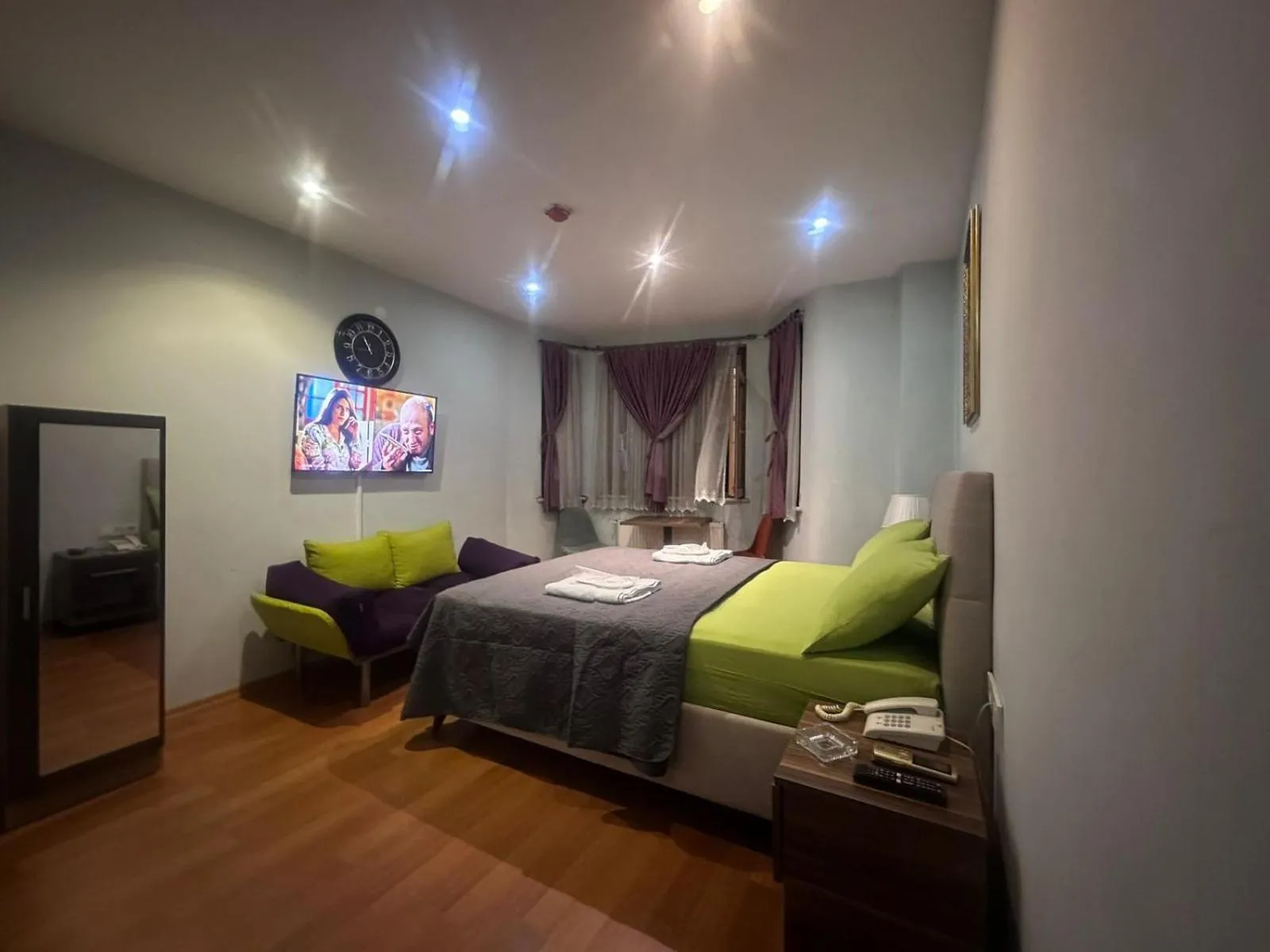 Communal lounge/ TV room, Bed in MYMOON Residence