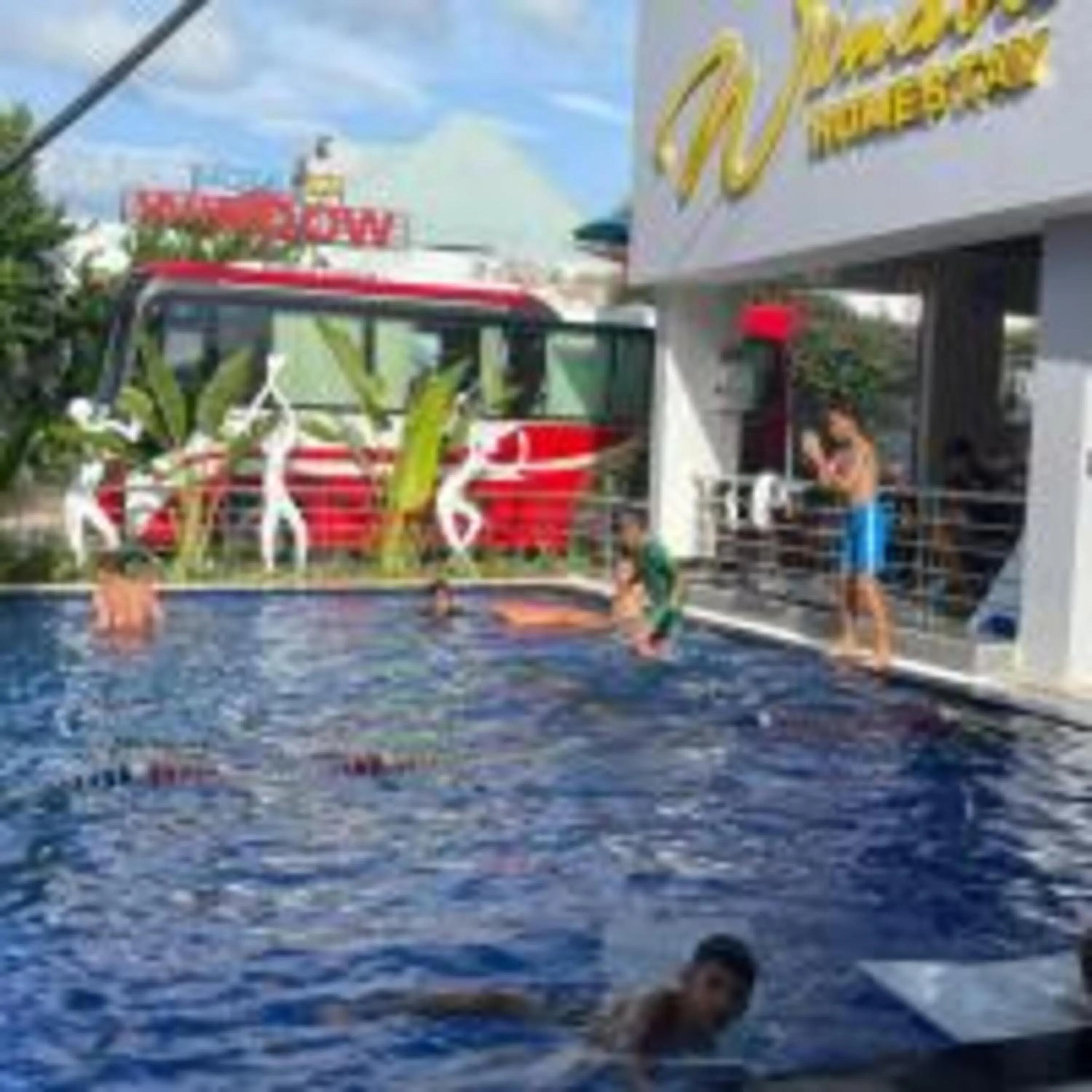 Swimming pool in Window Homestay
