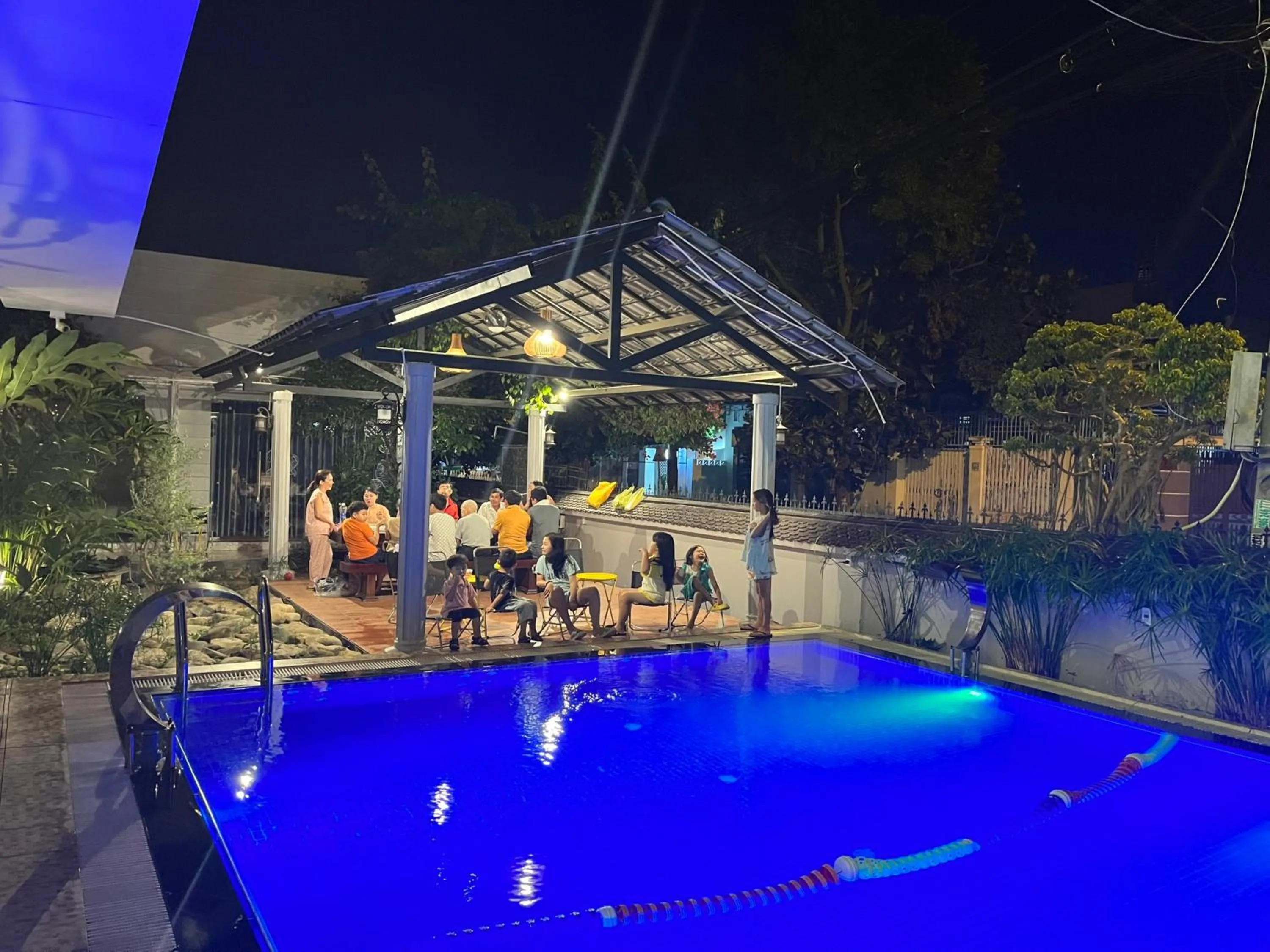 Swimming pool in Window Homestay