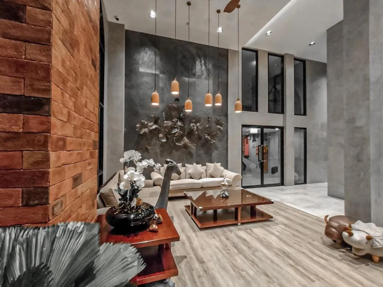 Lobby or reception in Le Lert Hotel Ratchaburi