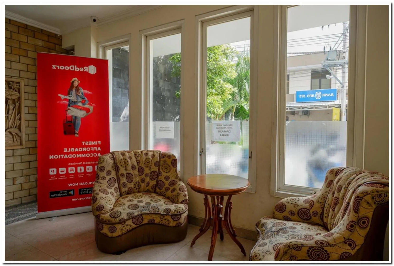 Lobby or reception, Seating Area in RedDoorz near Lempuyangan Train Station