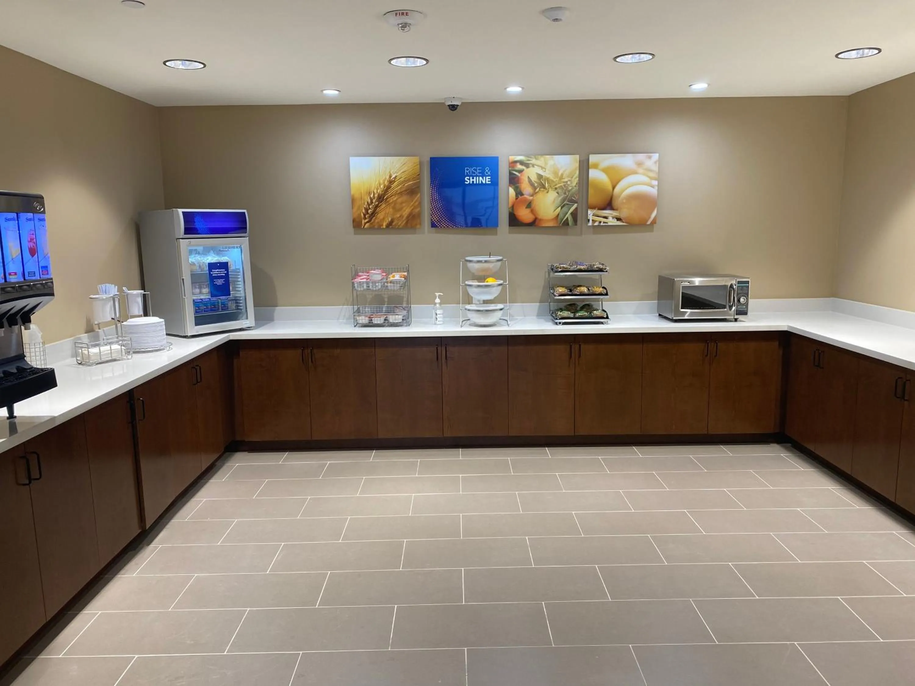 Food in Comfort Suites Midland West