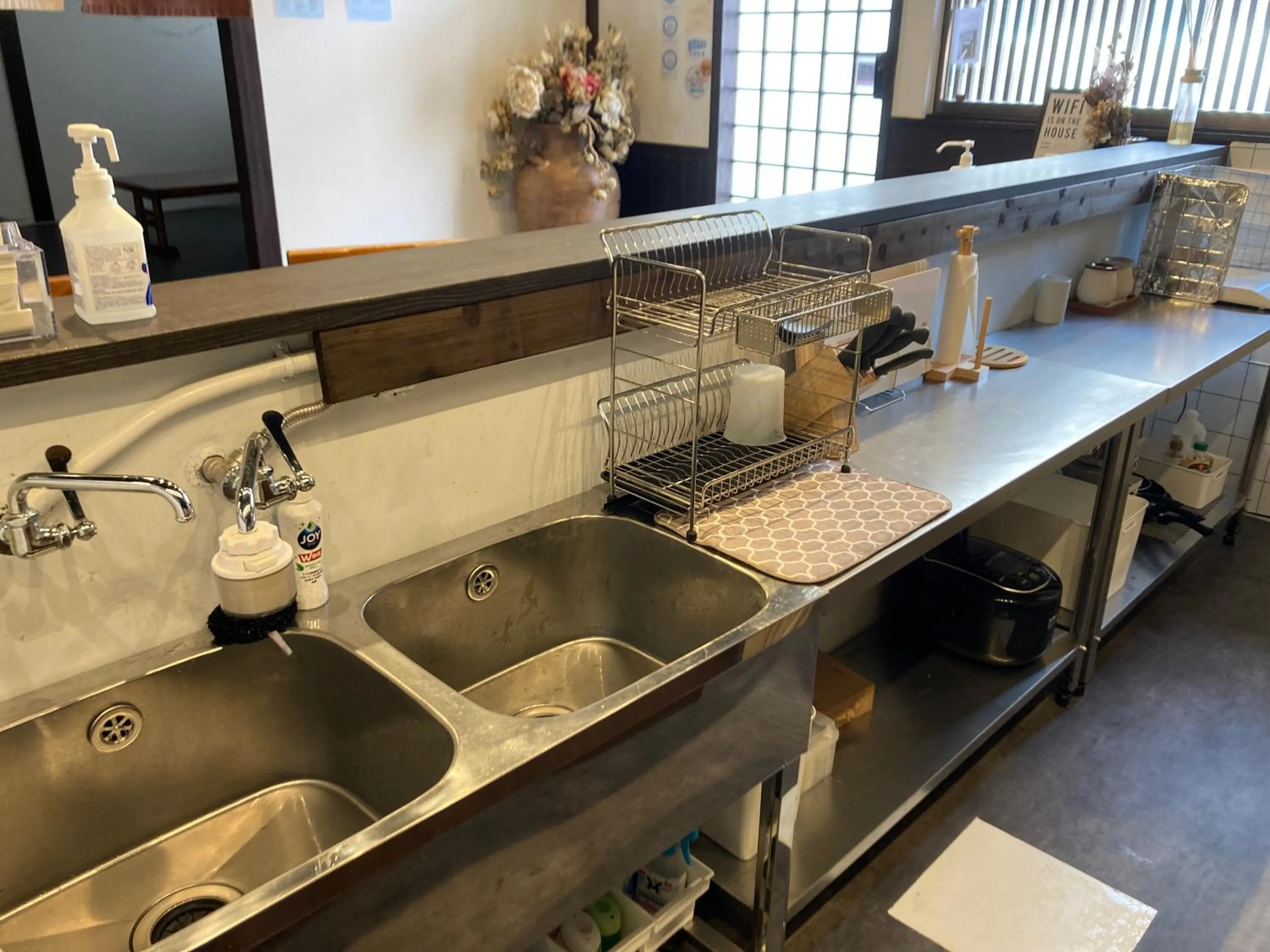Kitchen or kitchenette in Yuimaru EAST - 最大18名貸切OK
