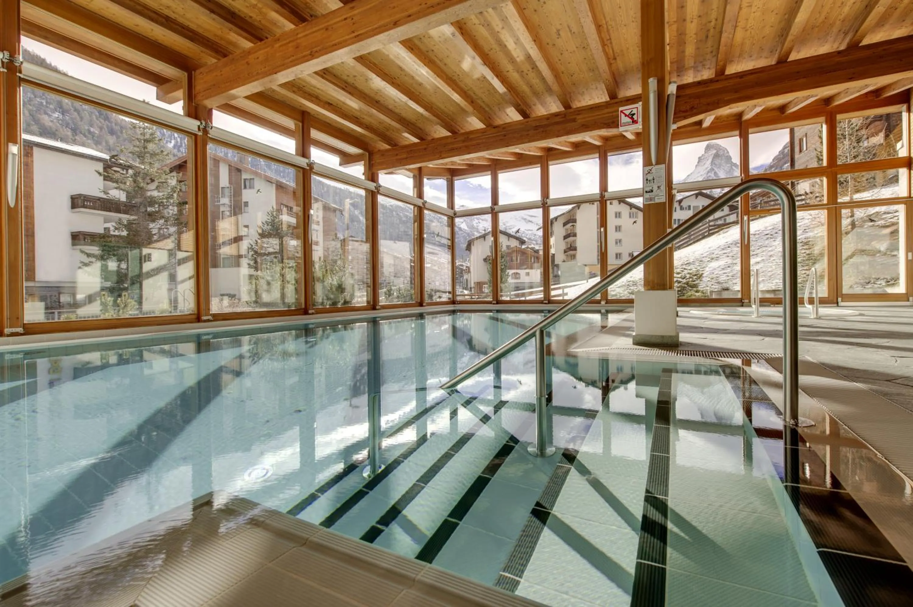 Swimming pool in Hotel Metropol & Spa Zermatt