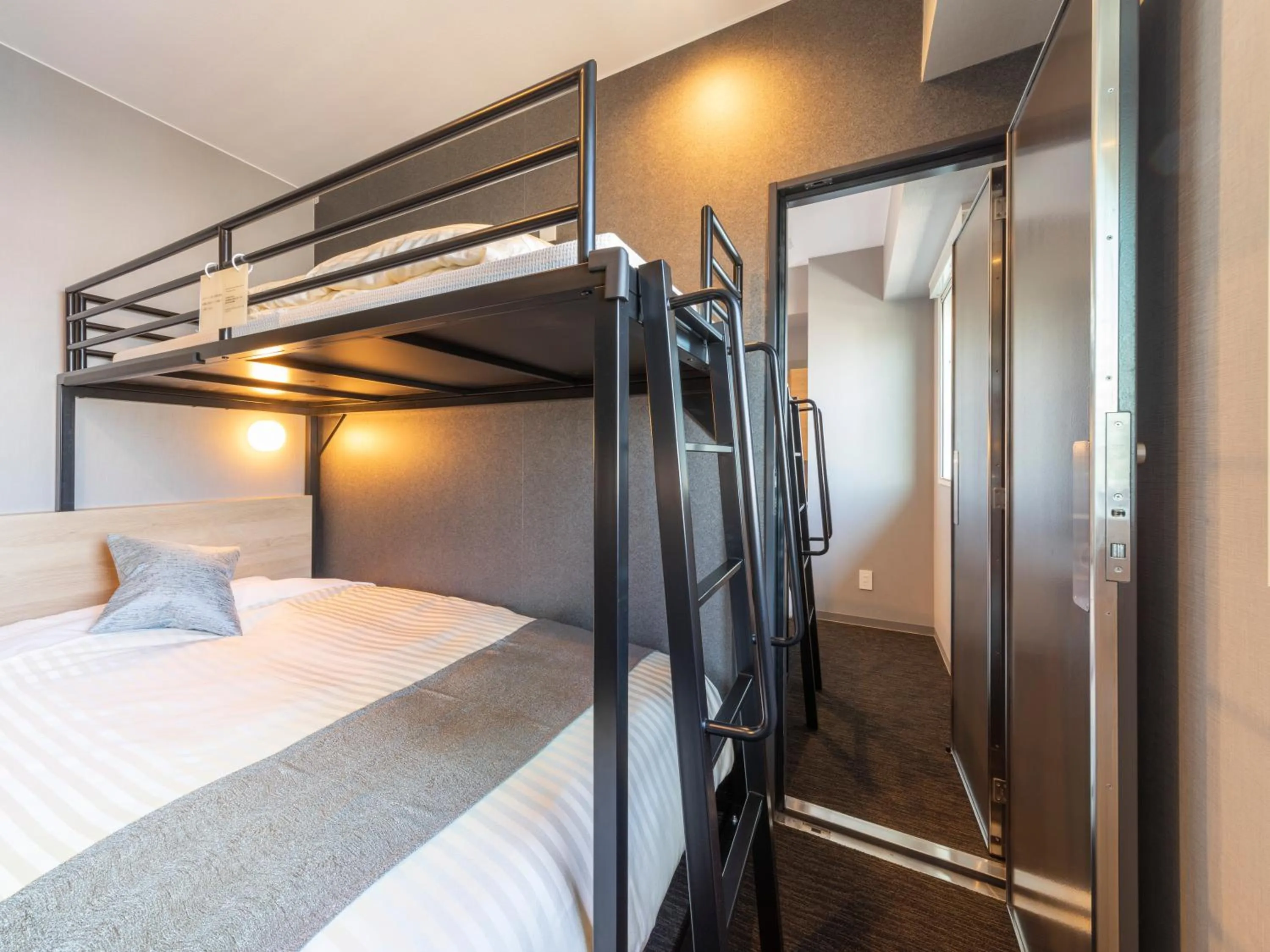 Bed in Super Hotel Premier Kanazawaeki Higashiguchi