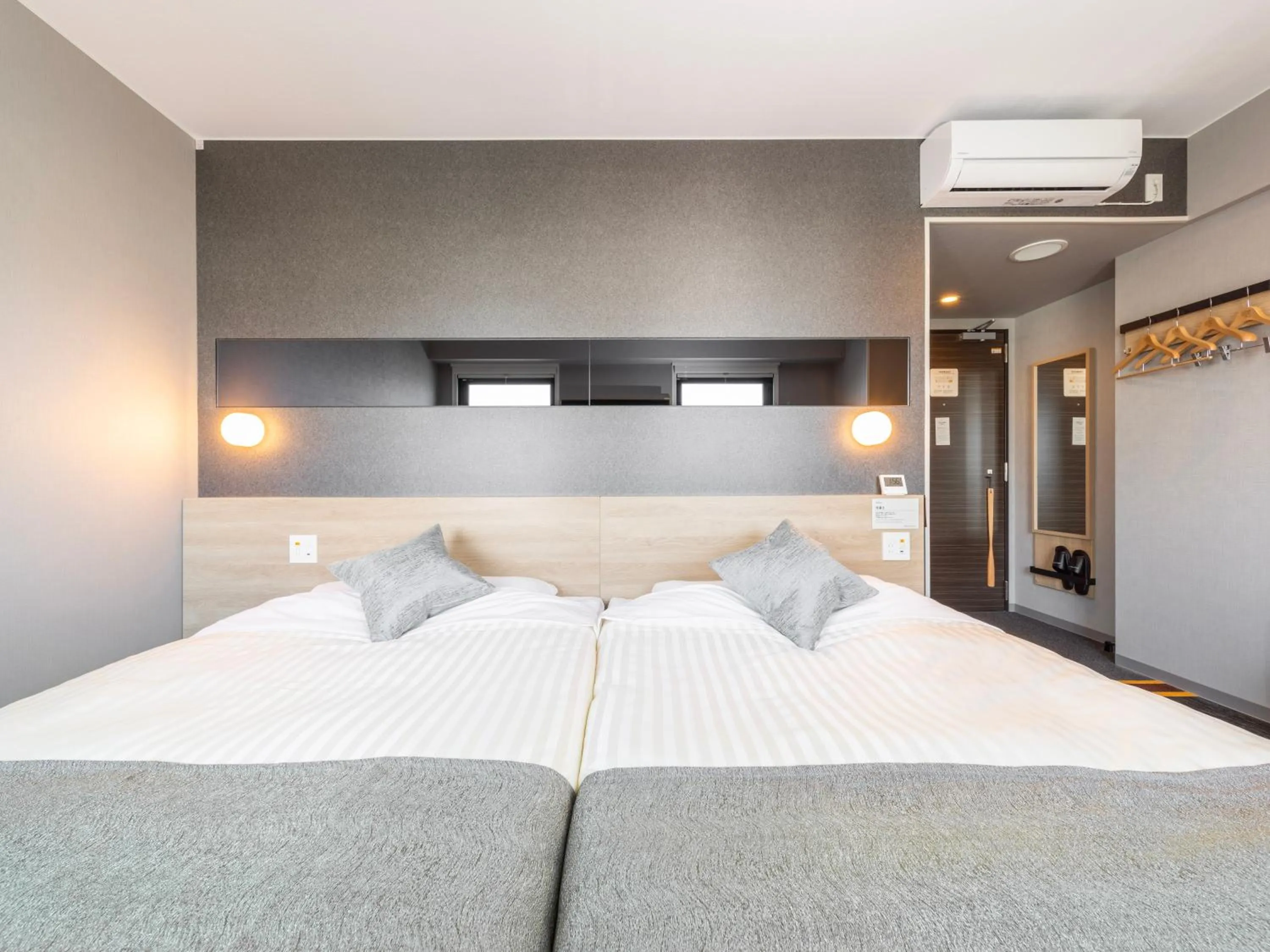 Bed in Super Hotel Premier Kanazawaeki Higashiguchi