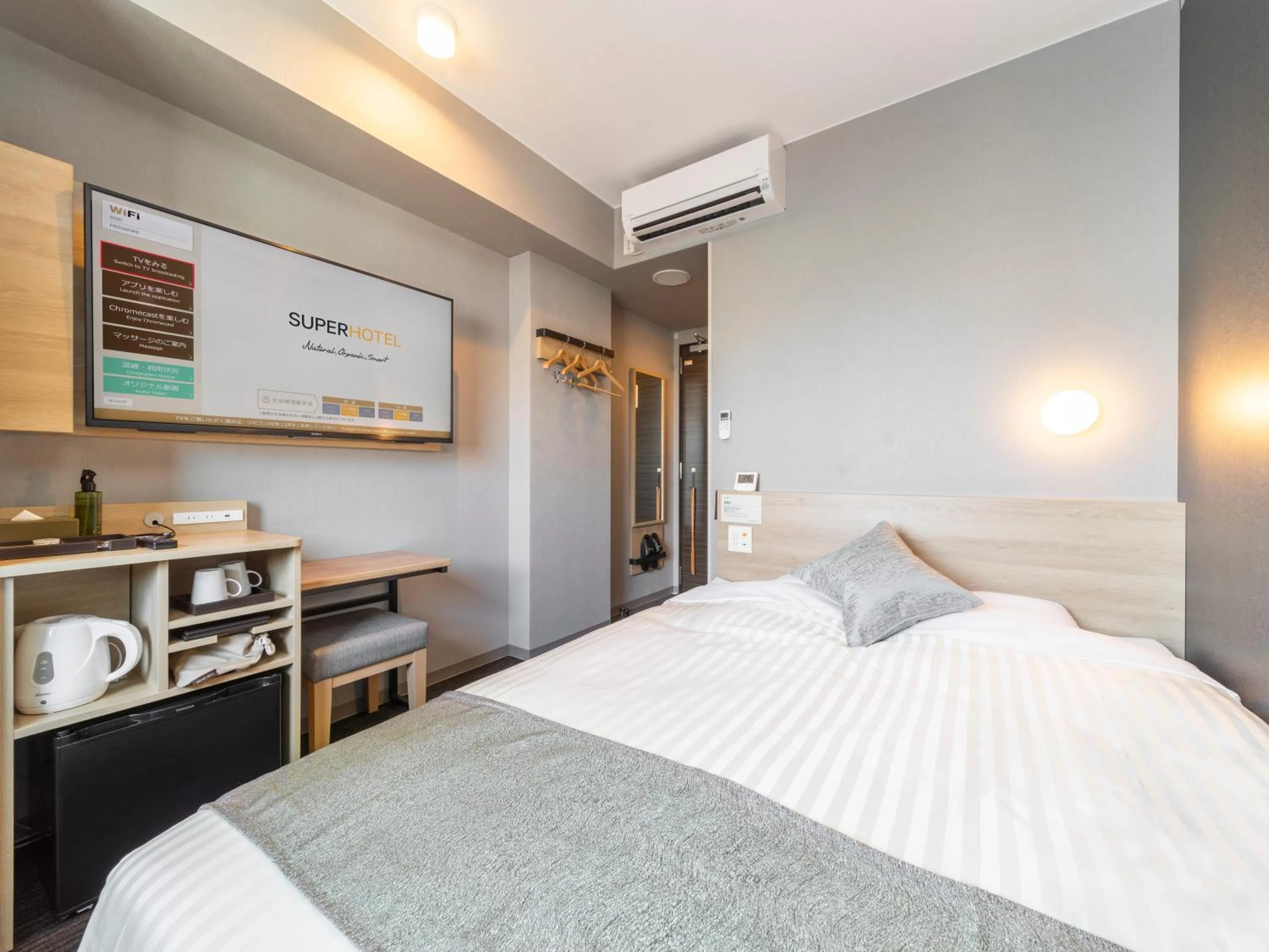 Bed in Super Hotel Premier Kanazawaeki Higashiguchi