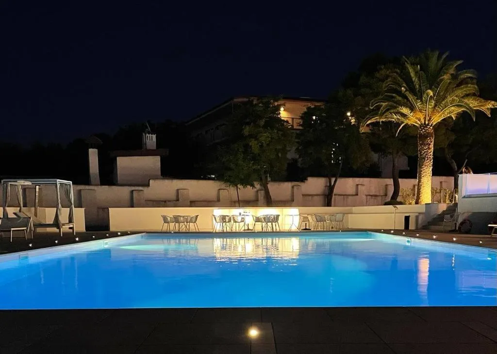 Swimming pool in Rodi Resort