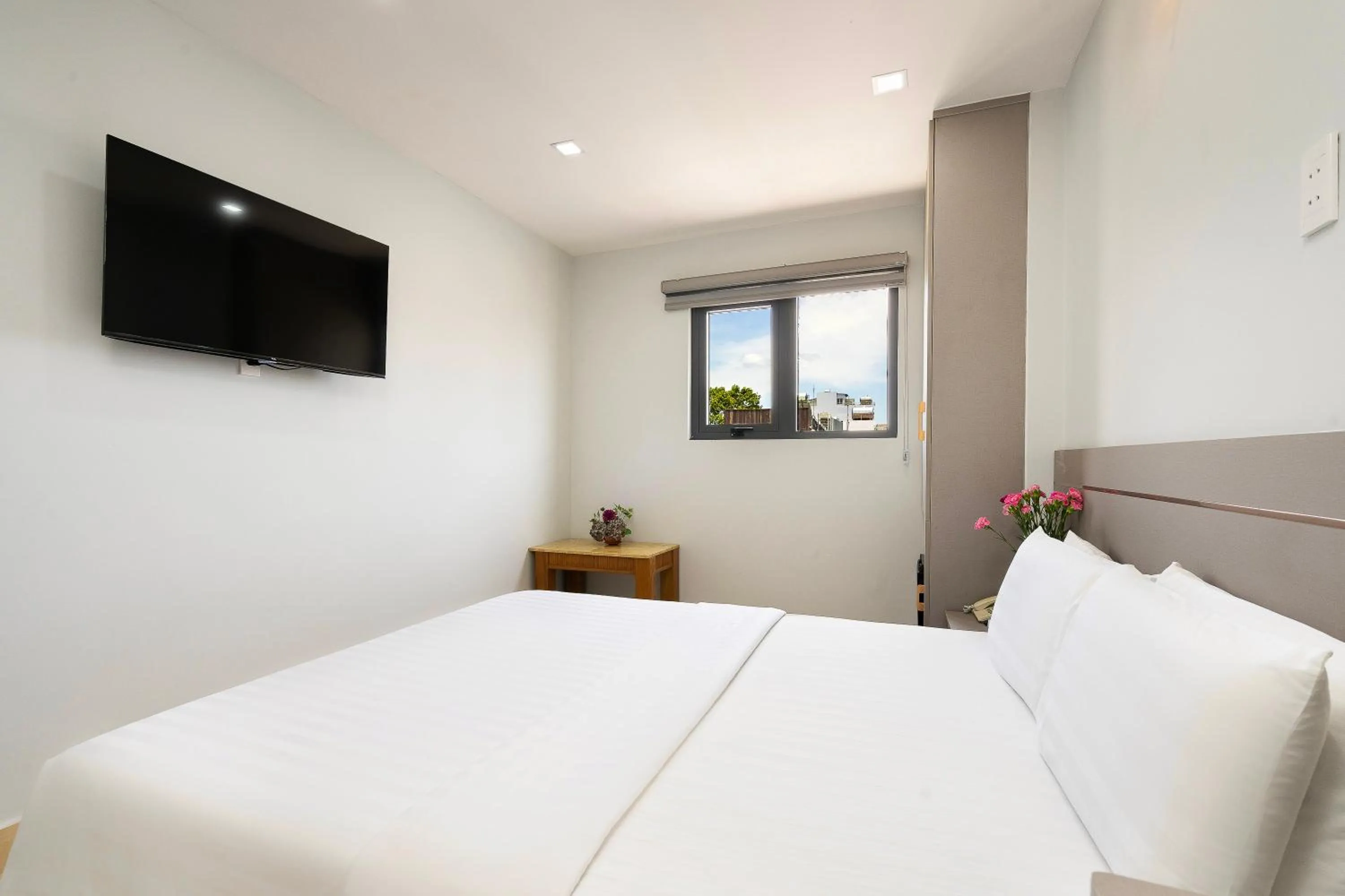 Photo of the whole room, Bed in Lucky Star Hotel Nguyen Trai Q5