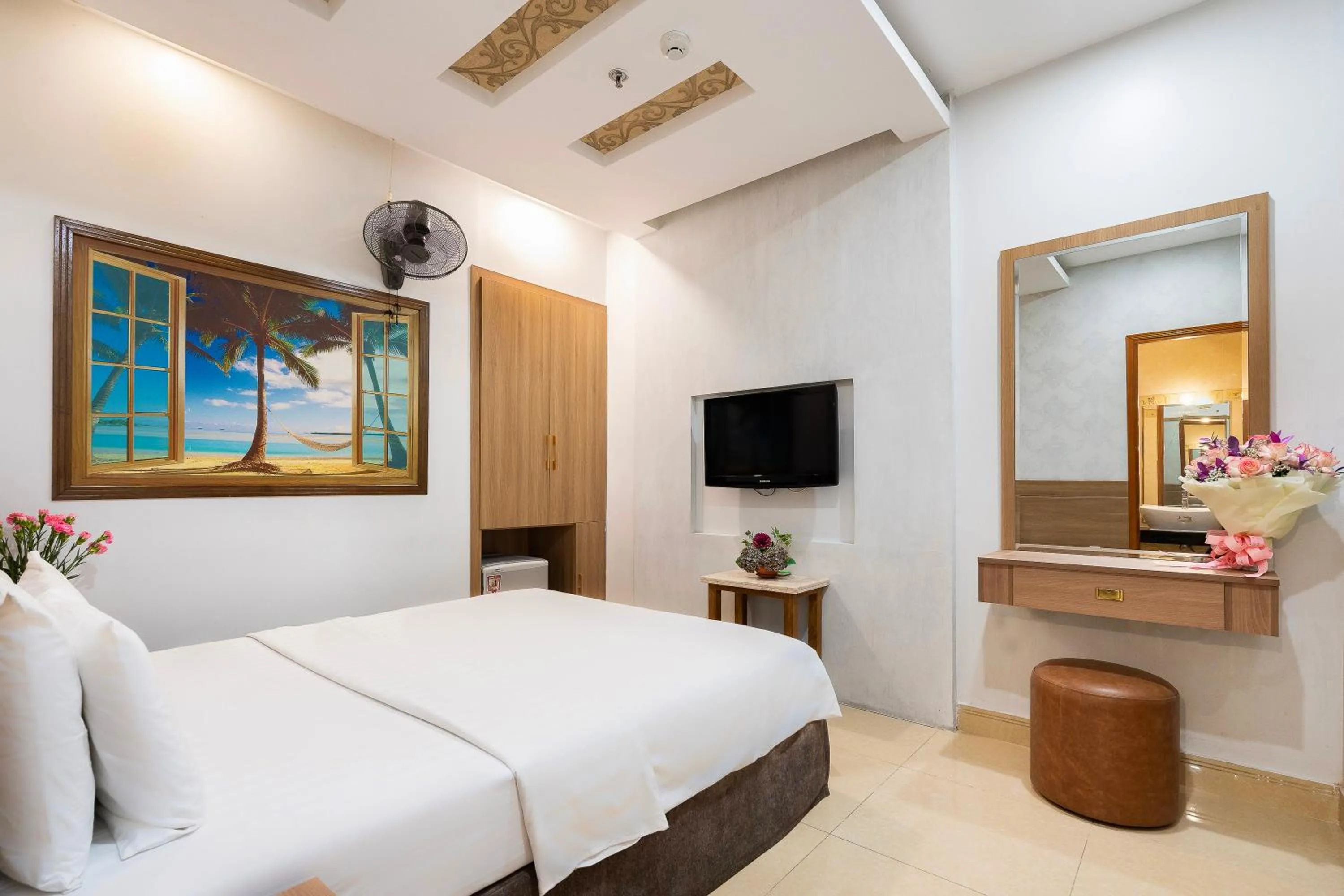 Photo of the whole room, Bed in Lucky Star Hotel Nguyen Trai Q5