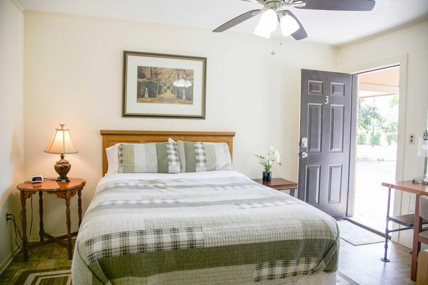 Bedroom, Bed in Shiner Country Inn