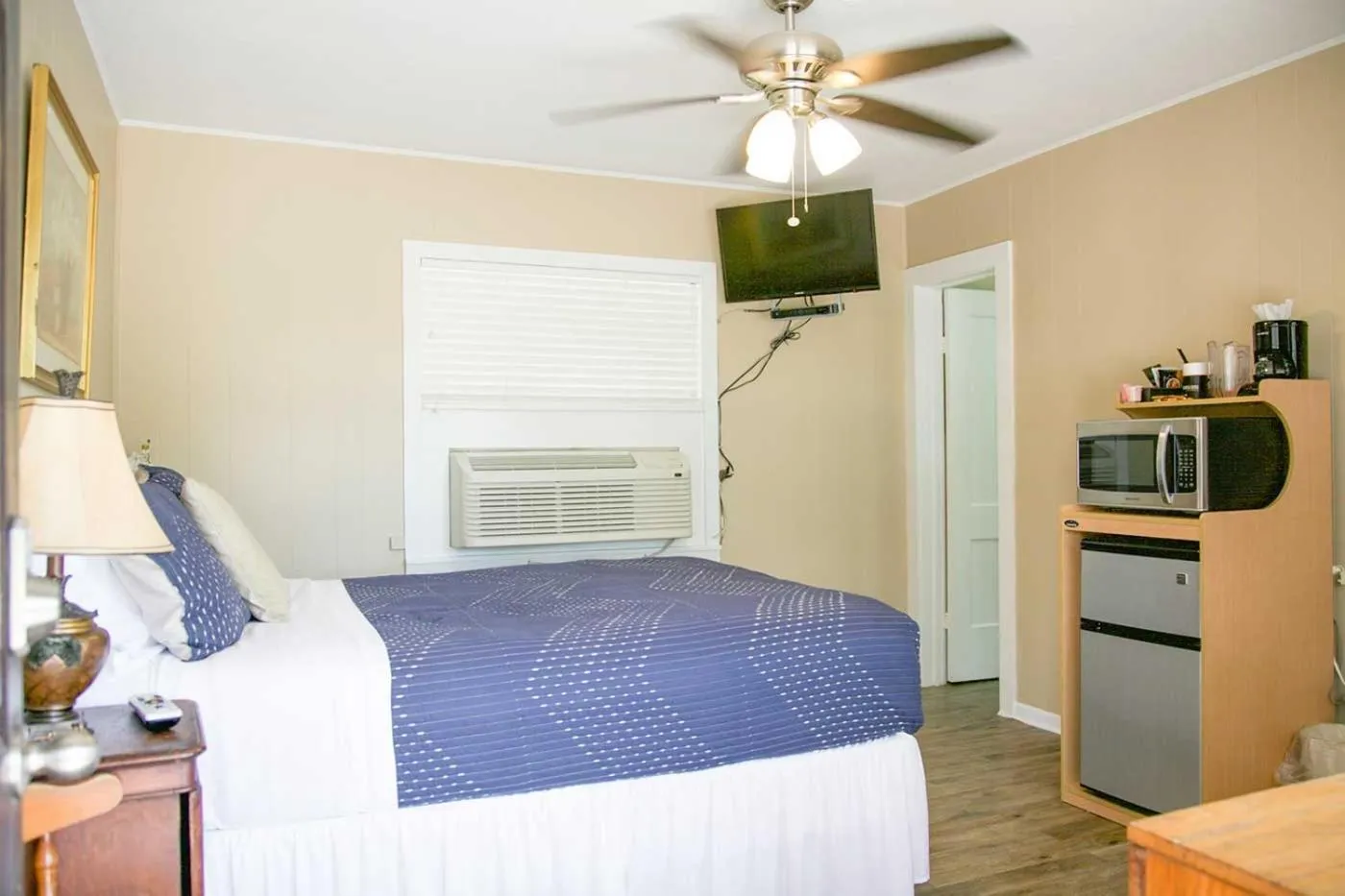Bedroom, Bed in Shiner Country Inn