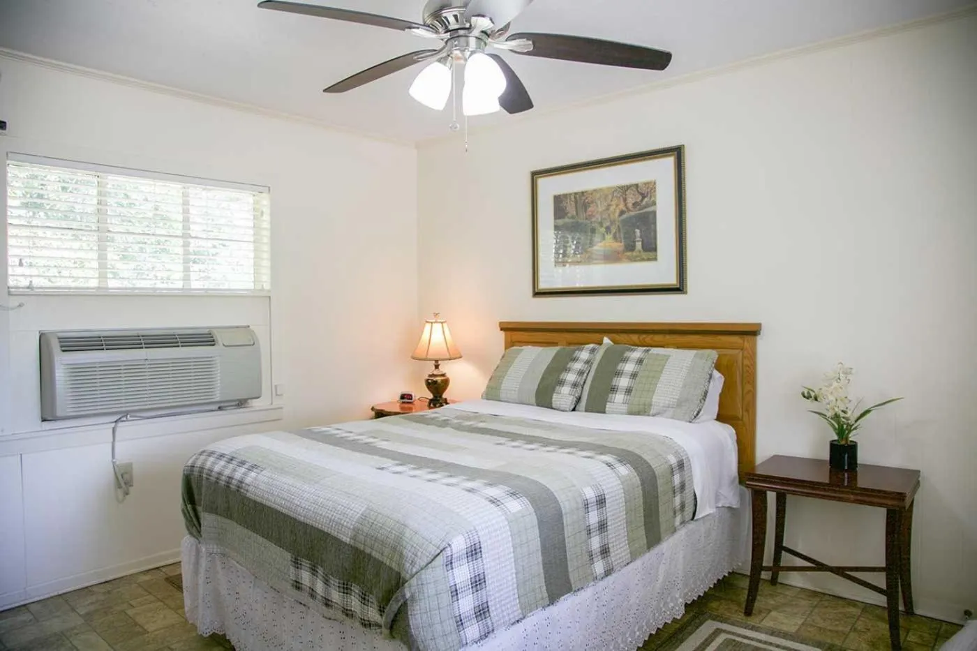 Bedroom, Bed in Shiner Country Inn