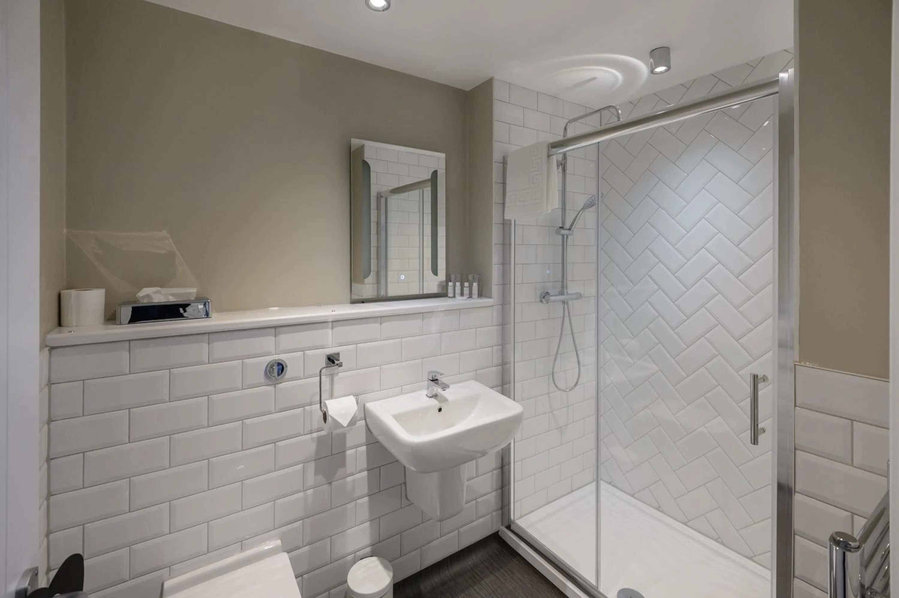 Bathroom in Balfour Arms