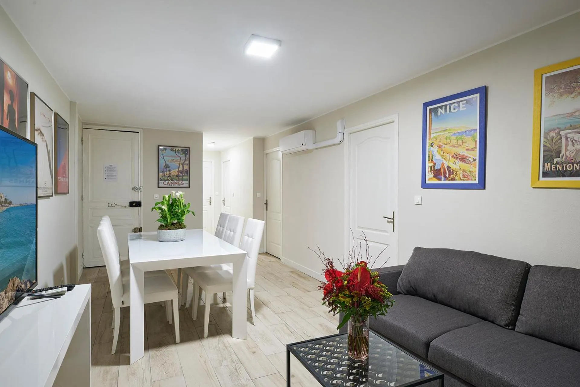 Communal lounge/ TV room in Apparthotel des Congrès et Festivals