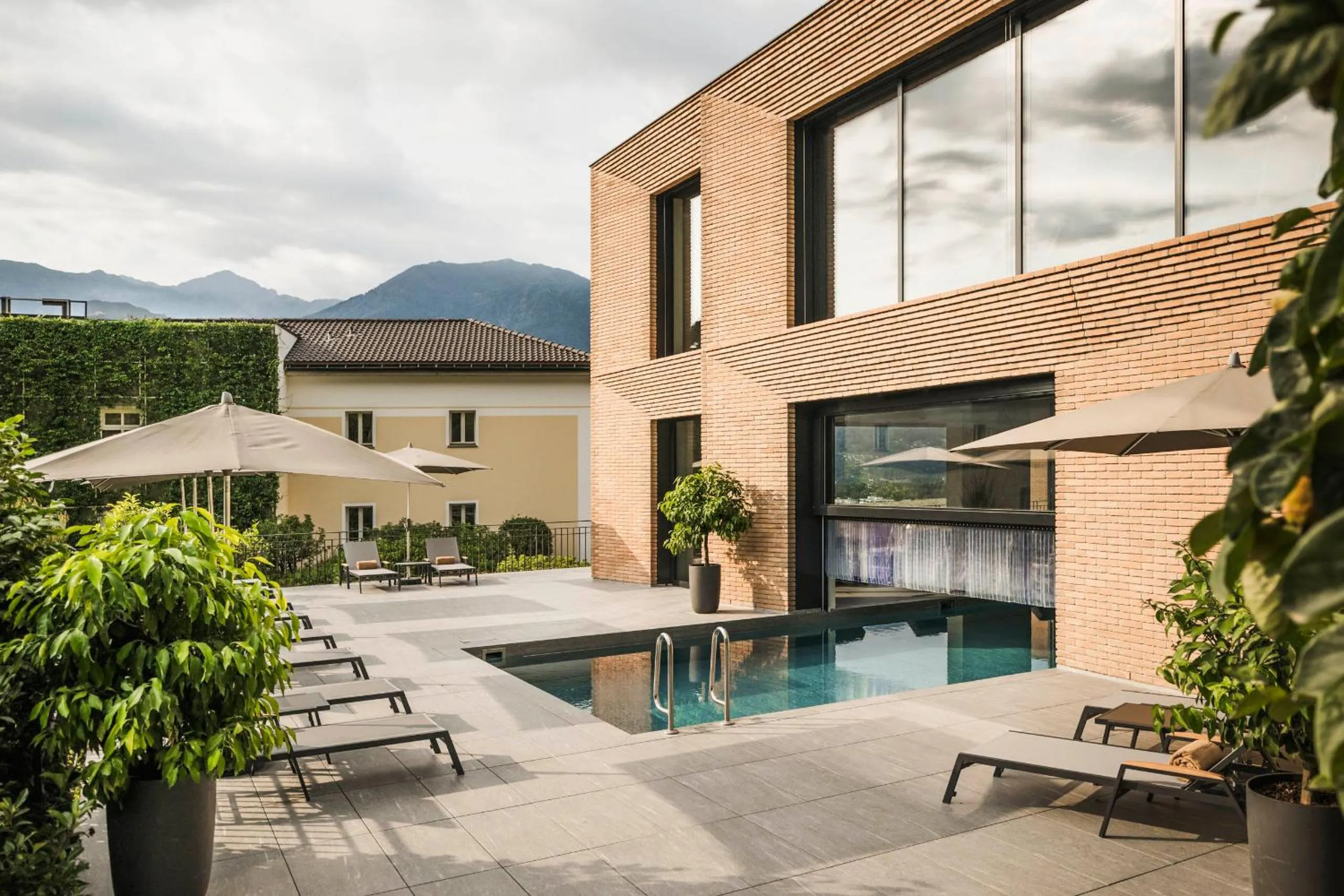 Swimming pool in Hotel Belvedere Locarno