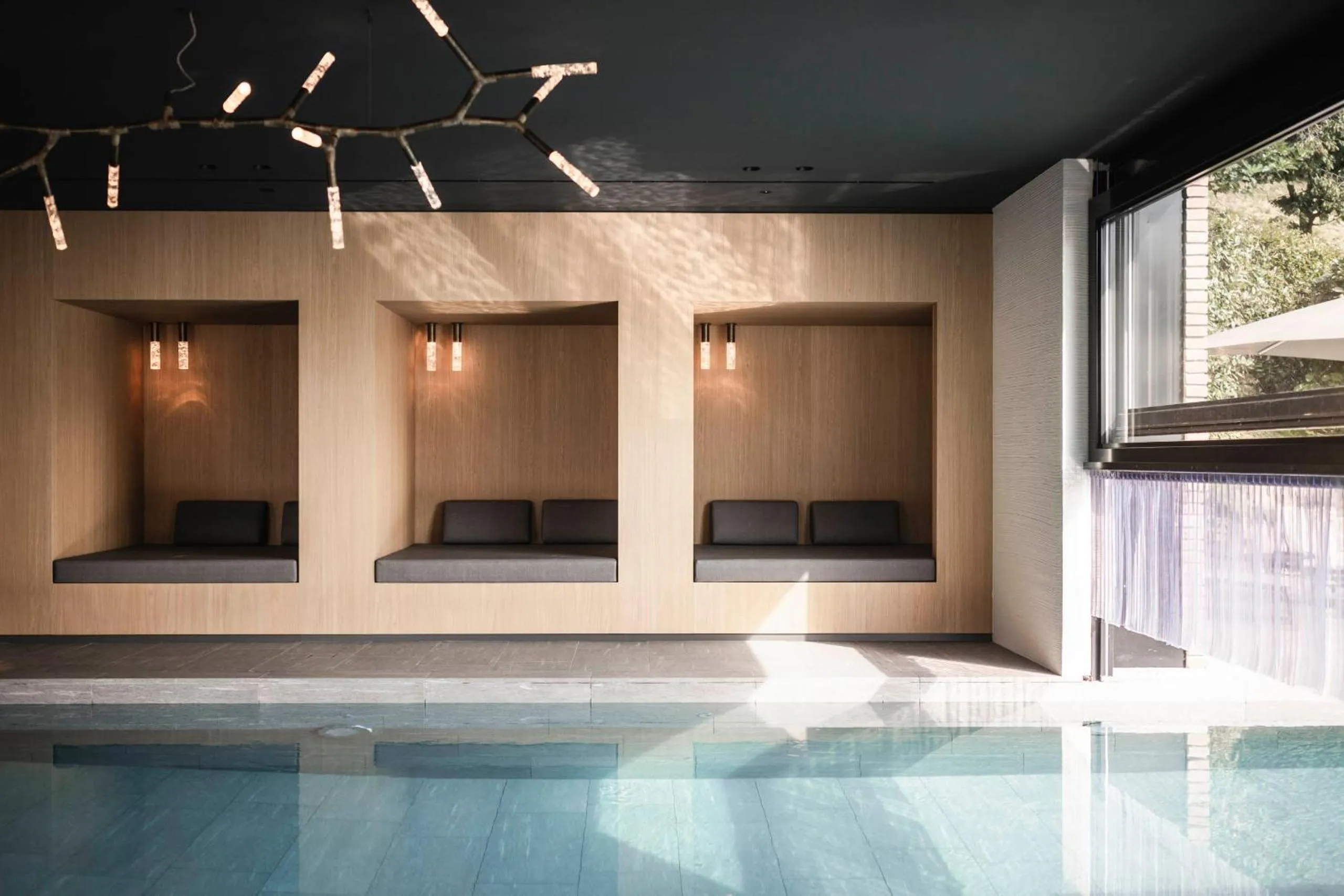 Swimming pool in Hotel Belvedere Locarno