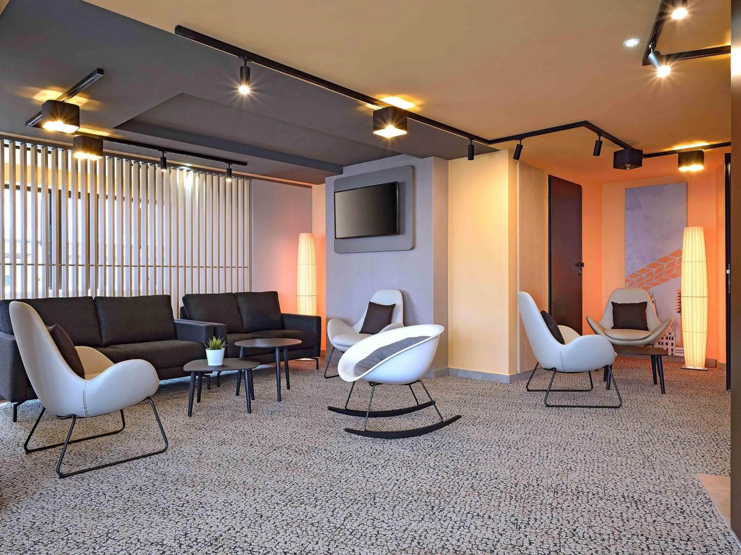 Lobby or reception in B&B Hotel Hannover-City