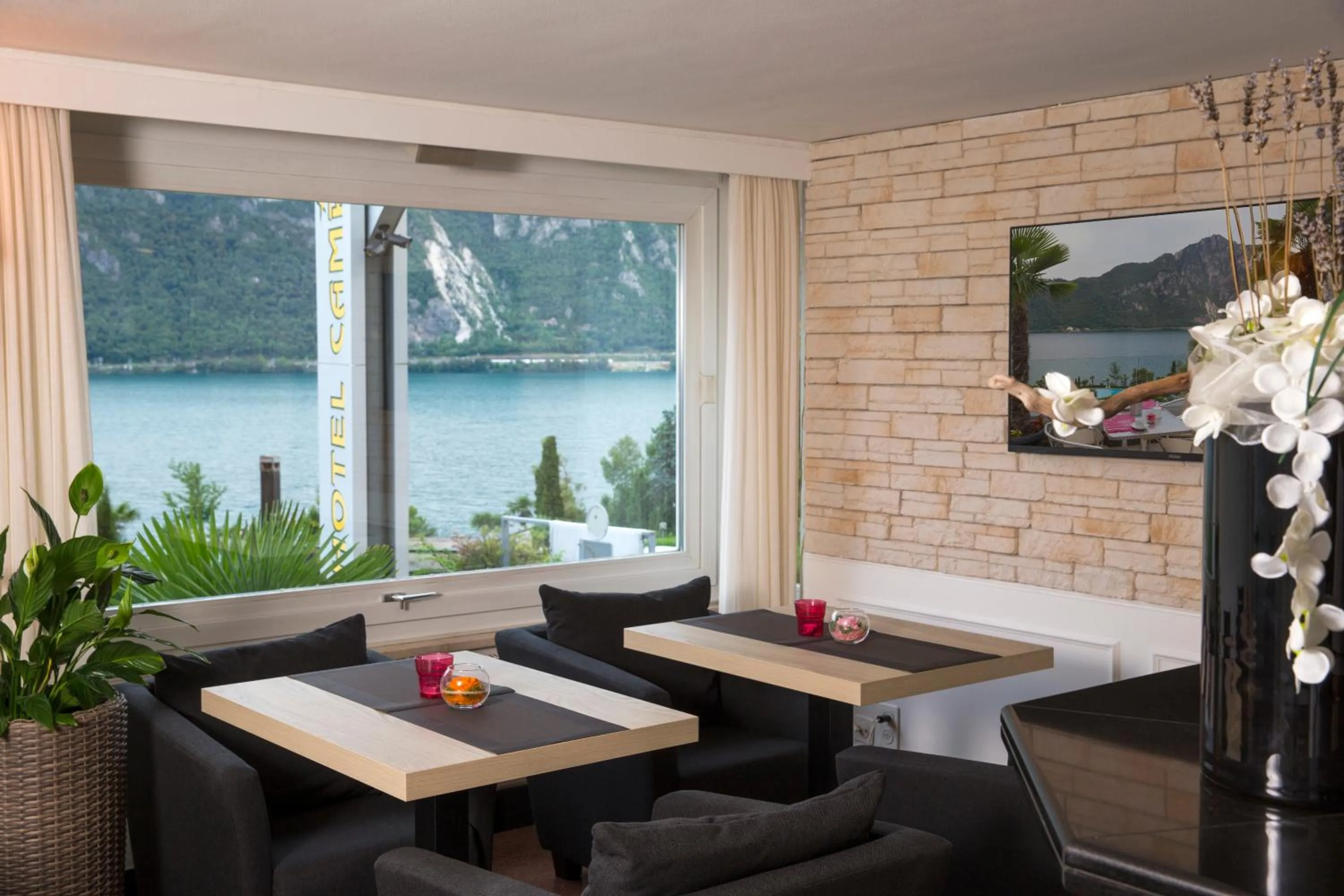 Communal lounge/ TV room in Hotel Campione