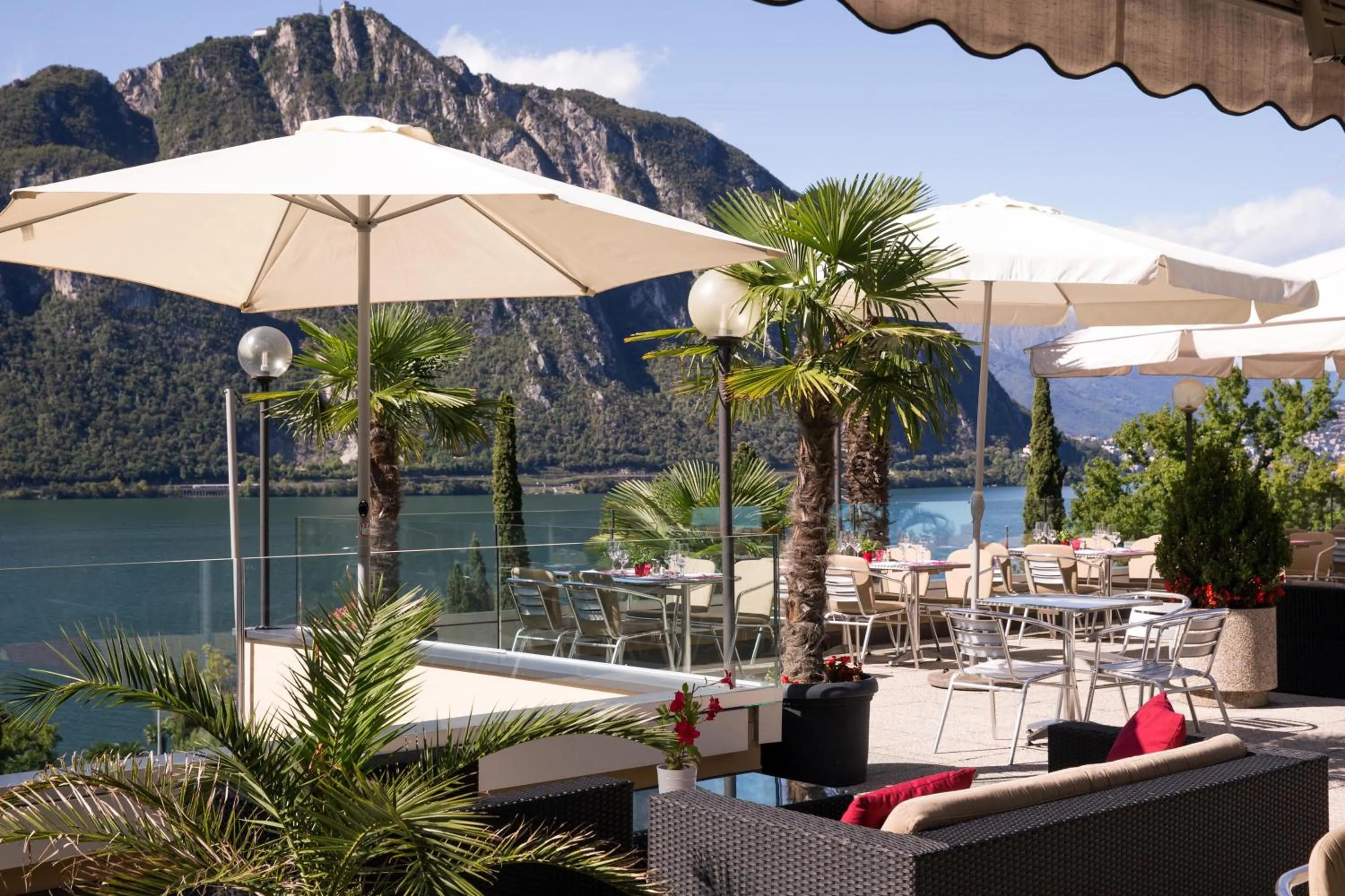 Restaurant/places to eat in Hotel Campione