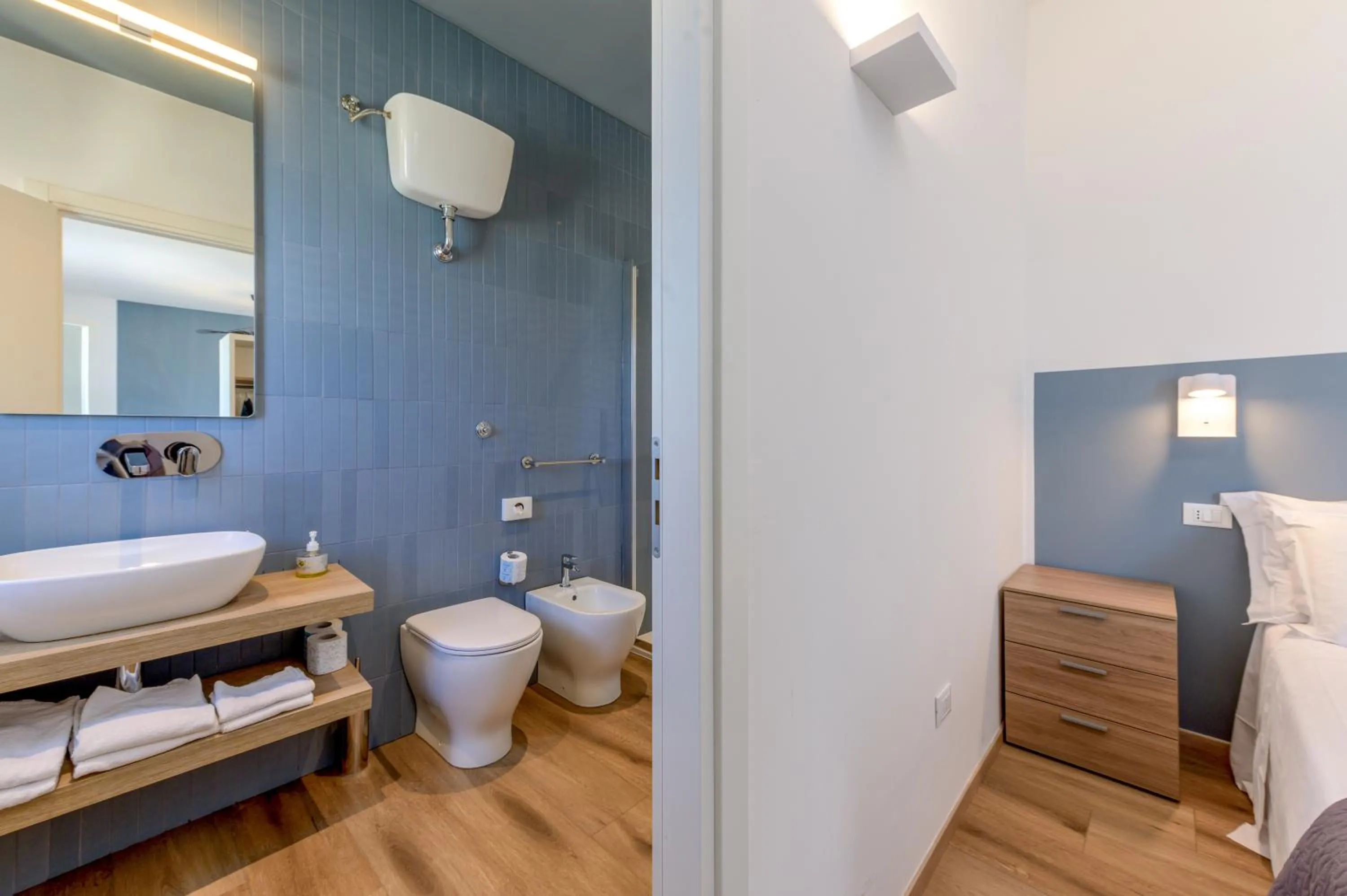 Bathroom, Bed in Hotel Perla