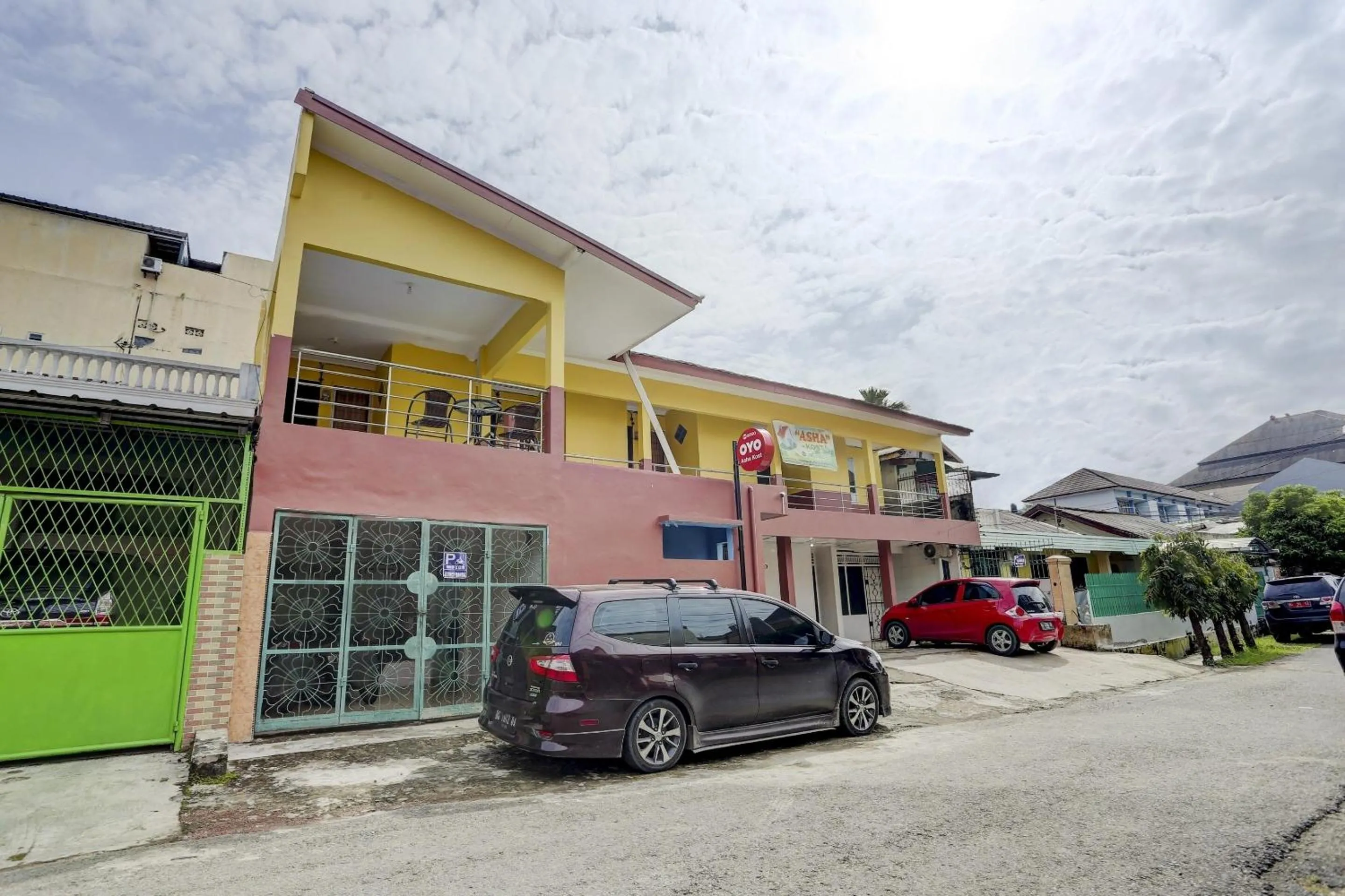 Facade/entrance in OYO Life 90190 Asha Kost Syariah