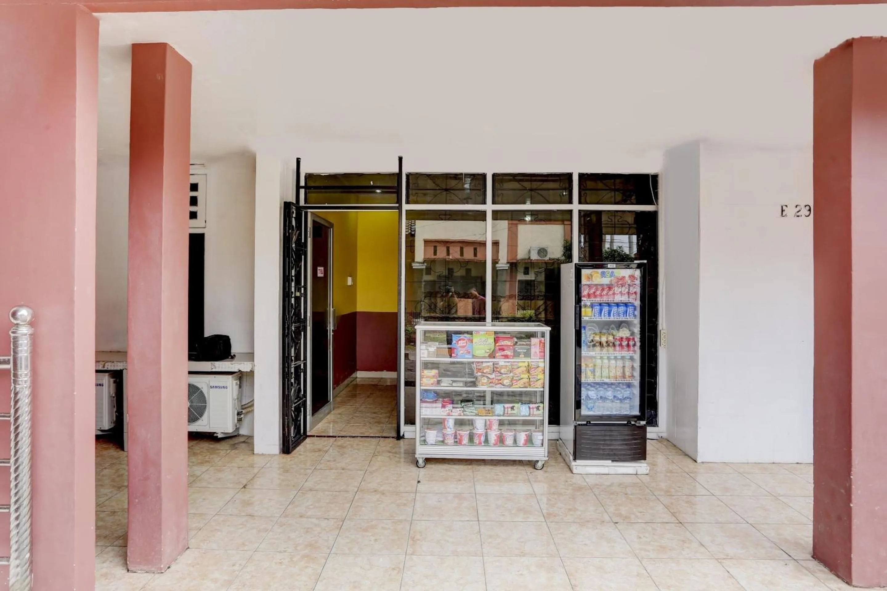 Facade/entrance in OYO Life 90190 Asha Kost Syariah