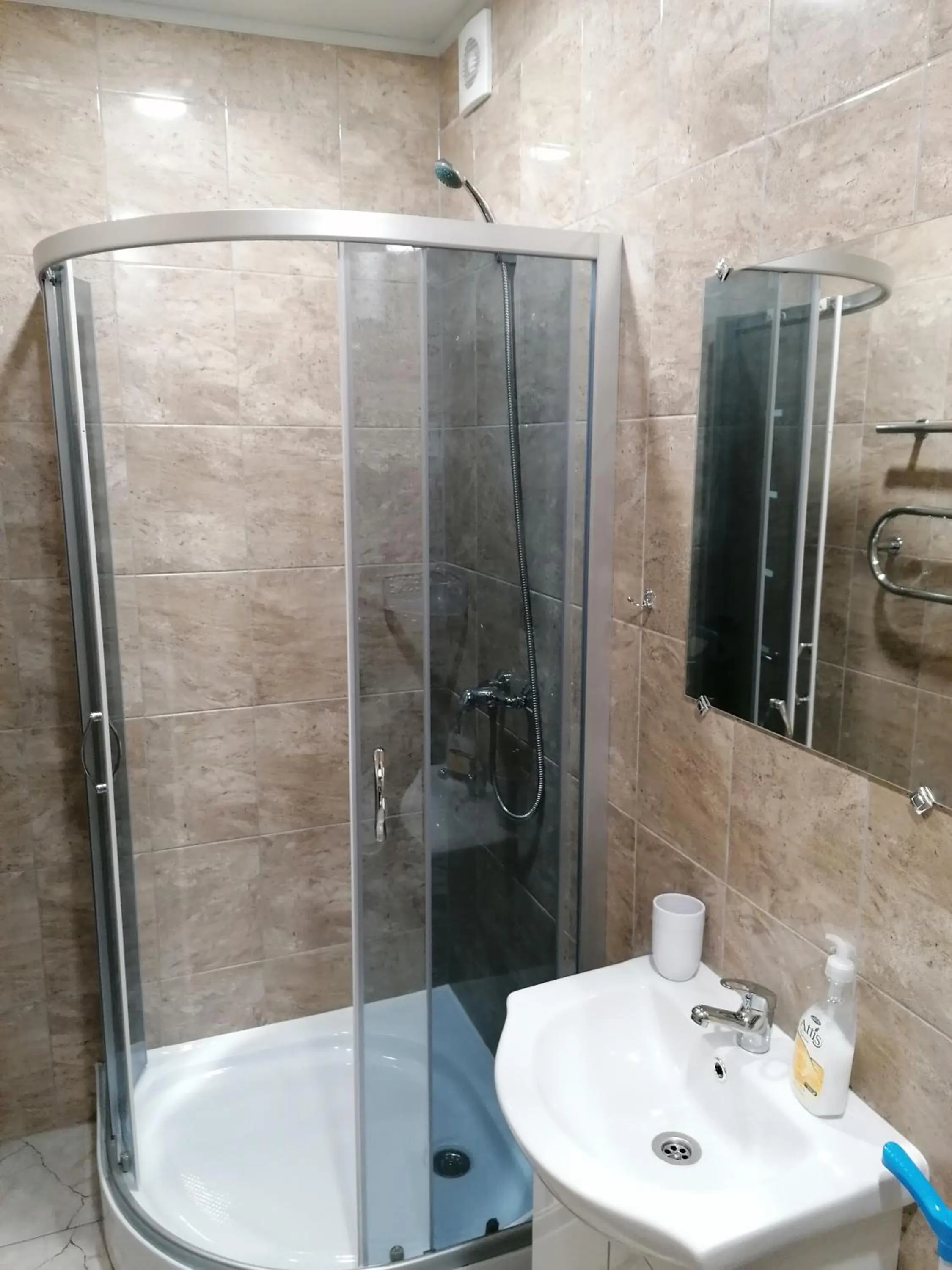 Shower in Poilsio namai Banga Sventojoje