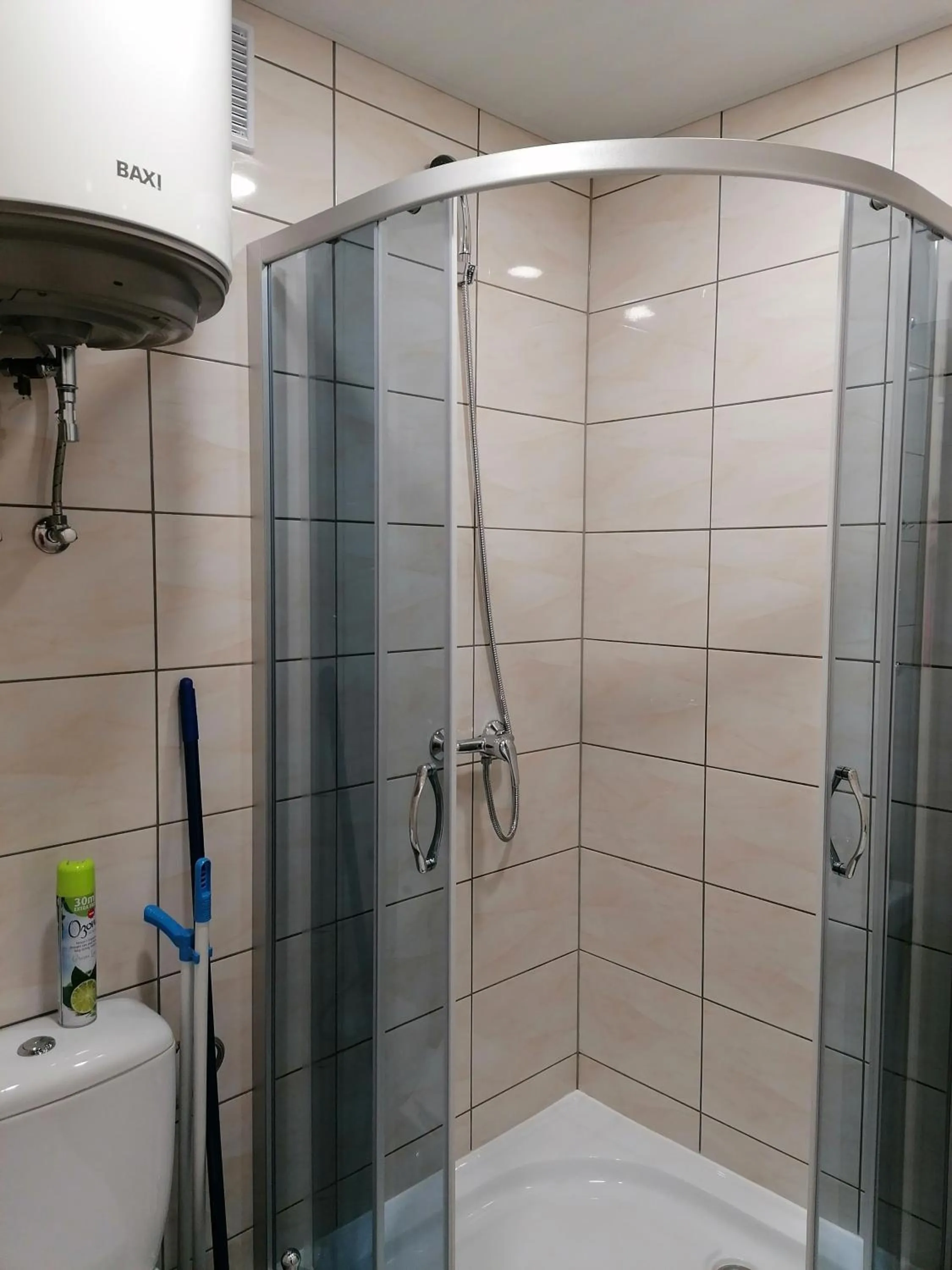 Shower in Poilsio namai Banga Sventojoje