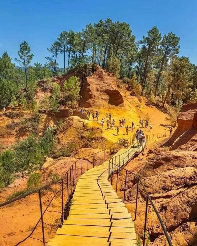 Nearby landmark in la fée viviane et michel l'enchanteur
