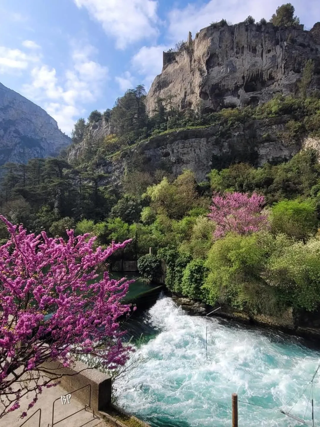 Nearby landmark in la fée viviane et michel l'enchanteur