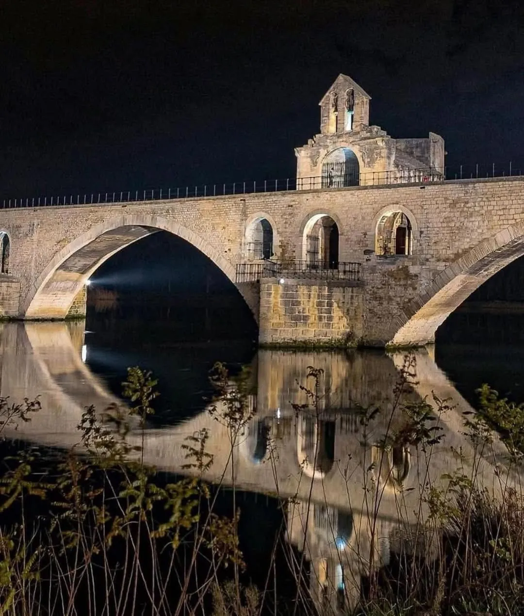 Nearby landmark in la fée viviane et michel l'enchanteur