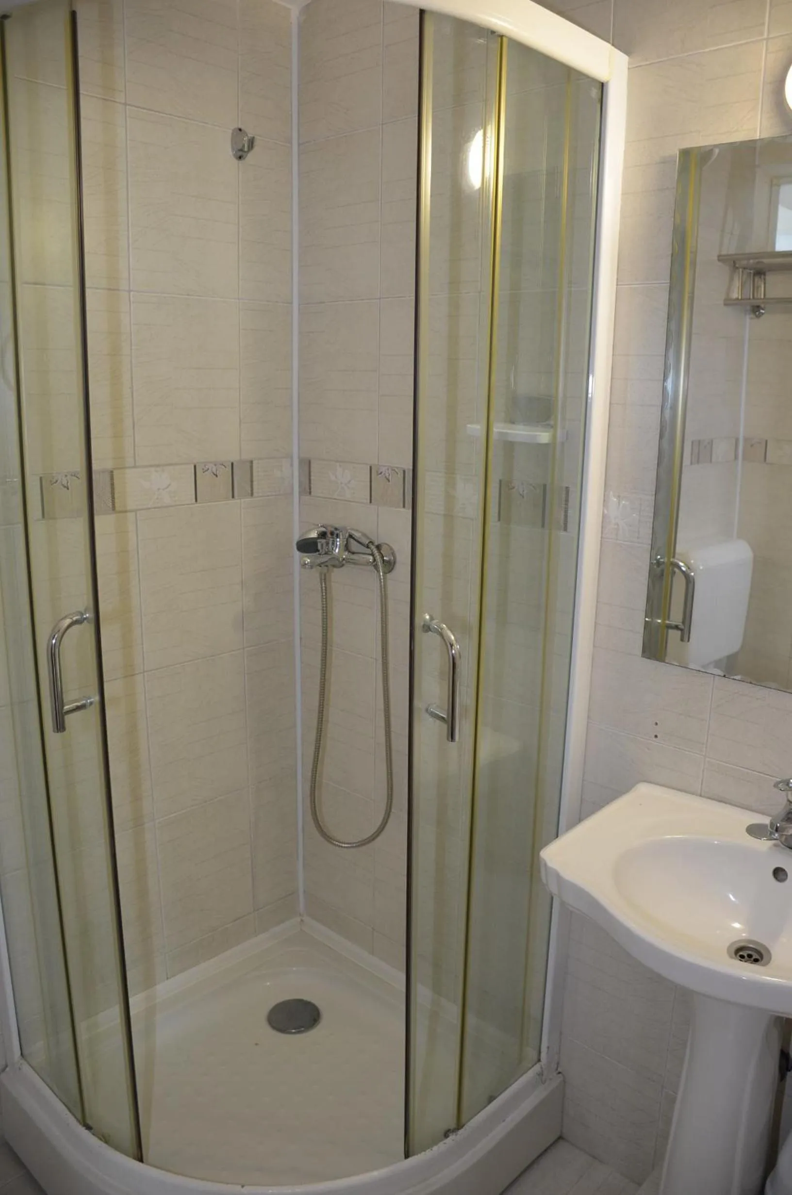 Shower in Hotel Impact