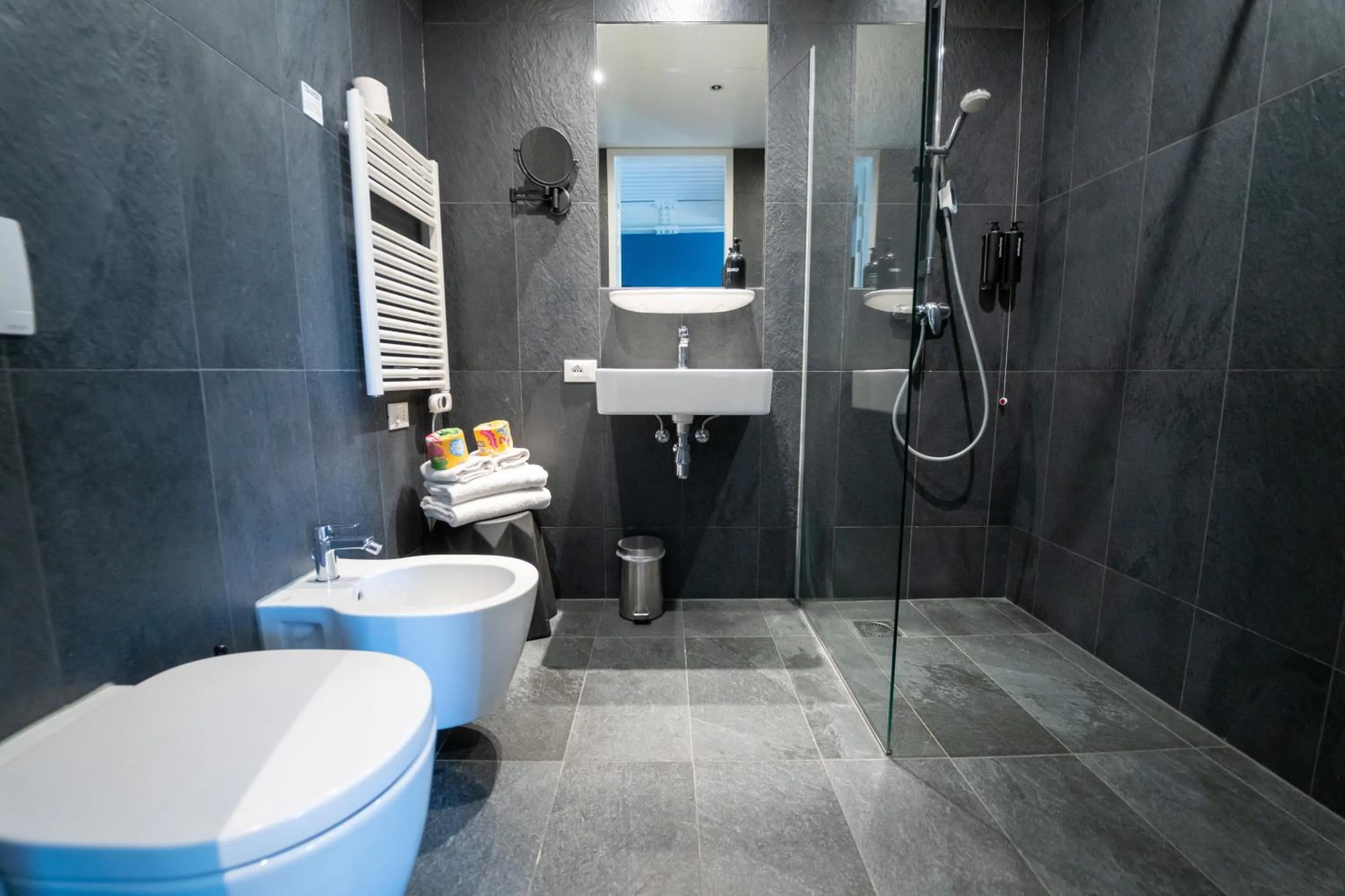 Bathroom in The Social Hub Bologna