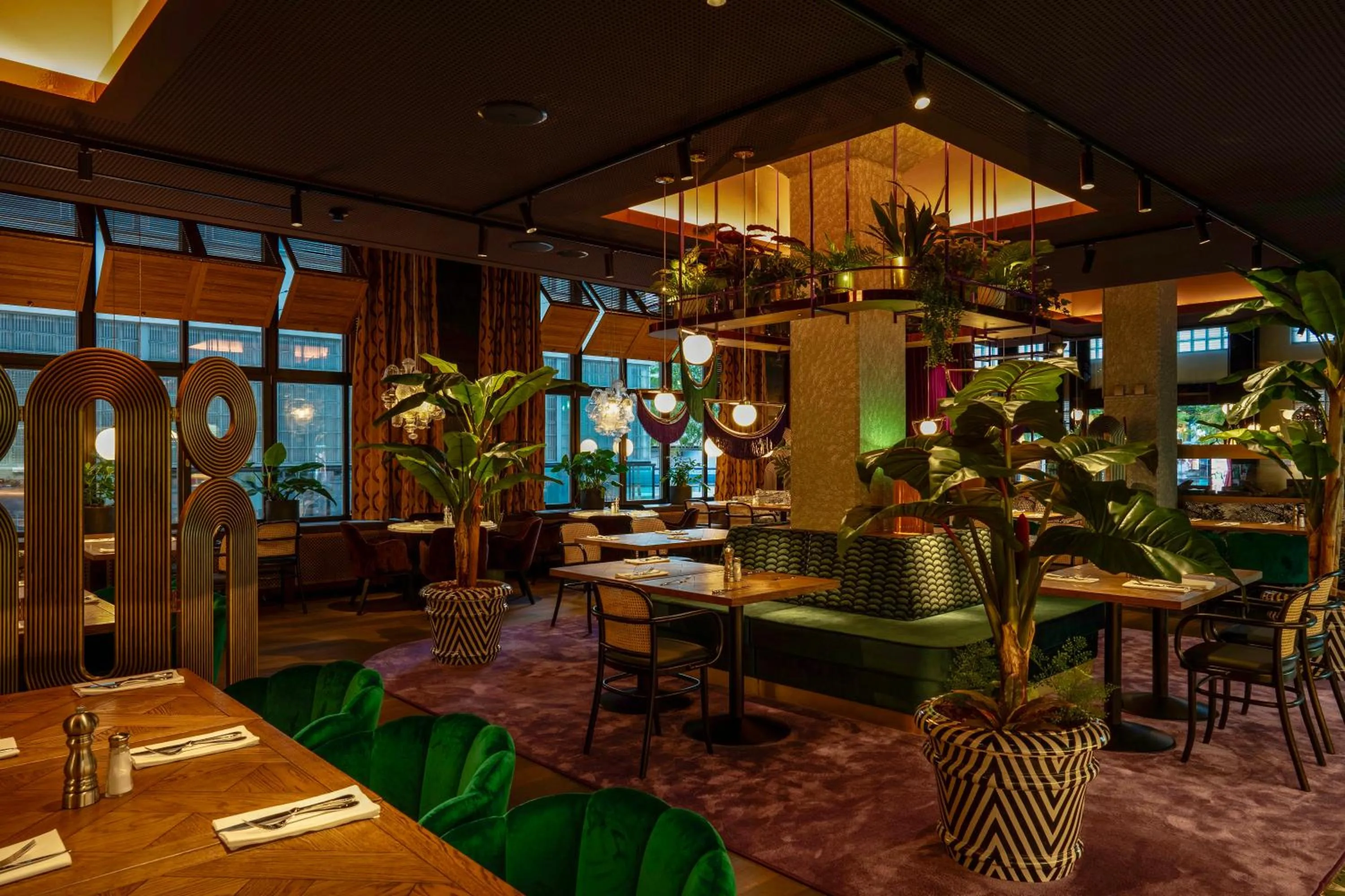 Restaurant/places to eat in becozy Self Check-in & Pop-up Hotel Sihlcity