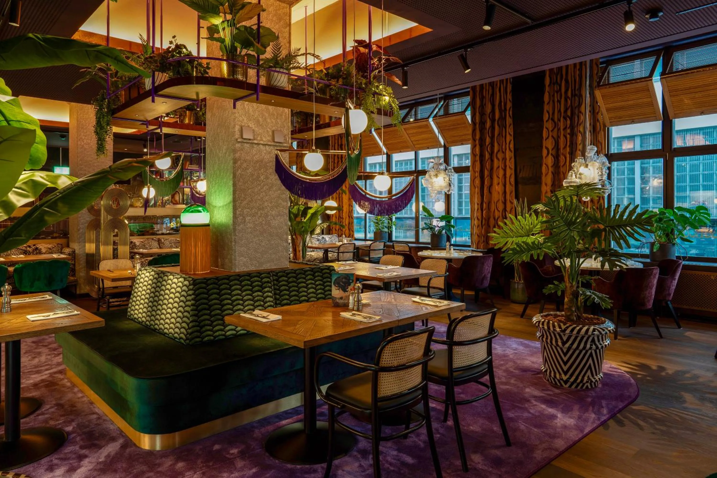 Restaurant/places to eat in becozy Self Check-in & Pop-up Hotel Sihlcity