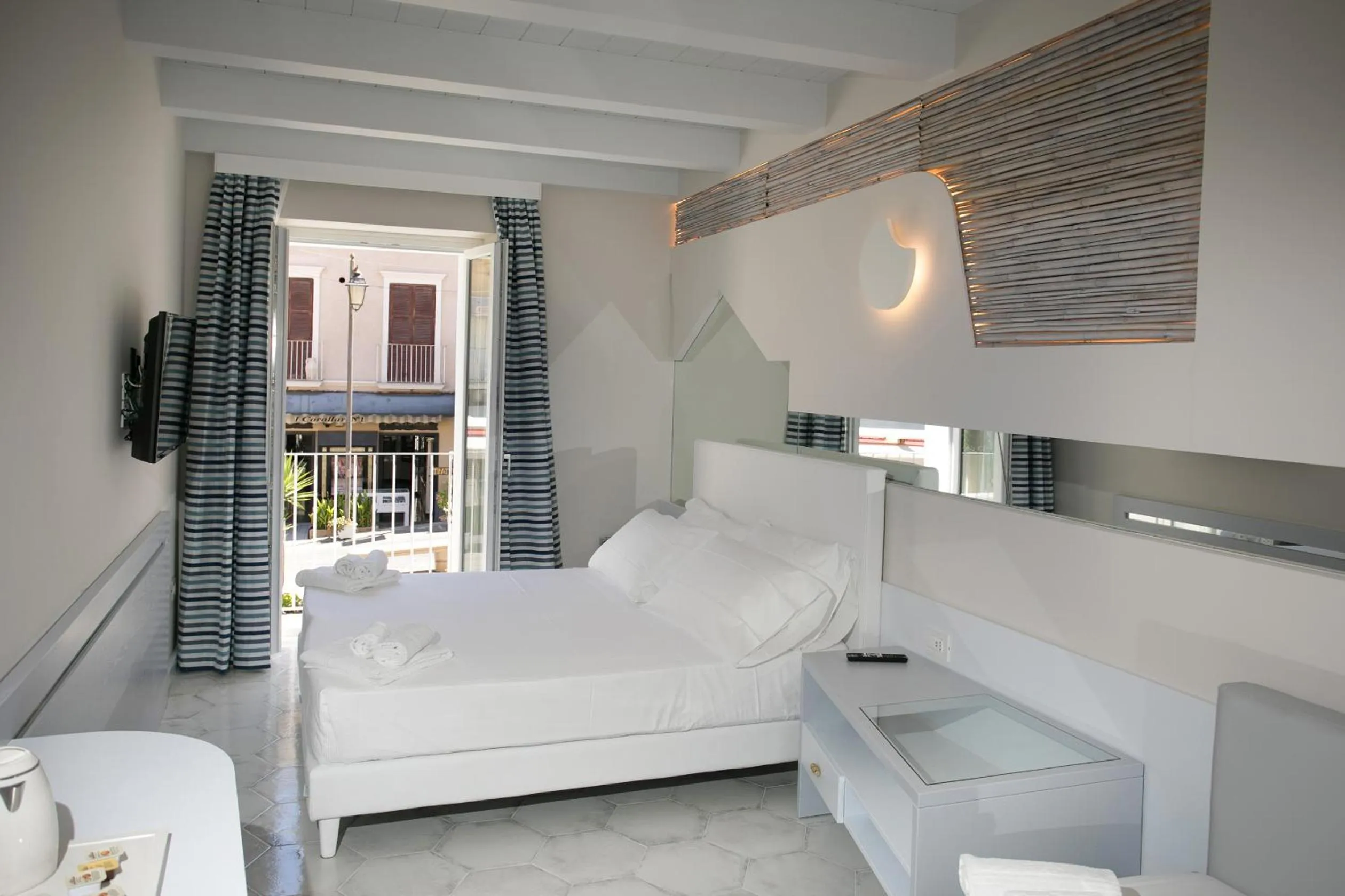 View (from property/room), Bed in Franco's House Tropea