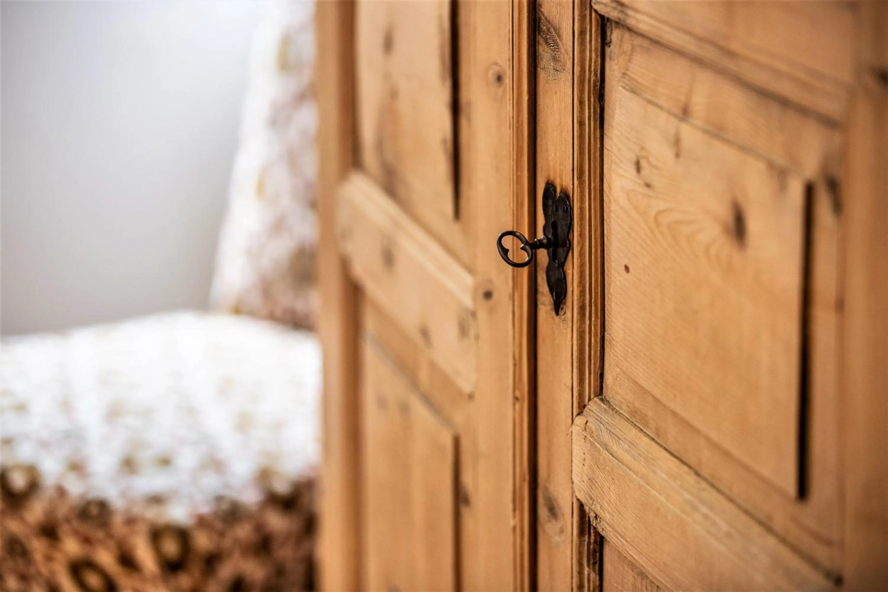 wardrobe, Bed in Hotel Münsterhof